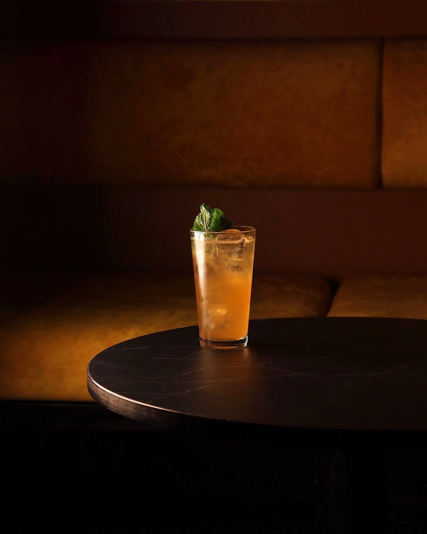 Lasillinen klassista eleganssia - &rdquo;Old Cuban&rdquo; 💫

T&auml;ss&auml; cocktailissa kohtaavat Lanson Champagne ja Plantation Pineapple Rum, luoden monipuolisen ja hienostuneen makumaailman. Minttu ja lime tarjoavat raikkautta ja vivahdetta, ku