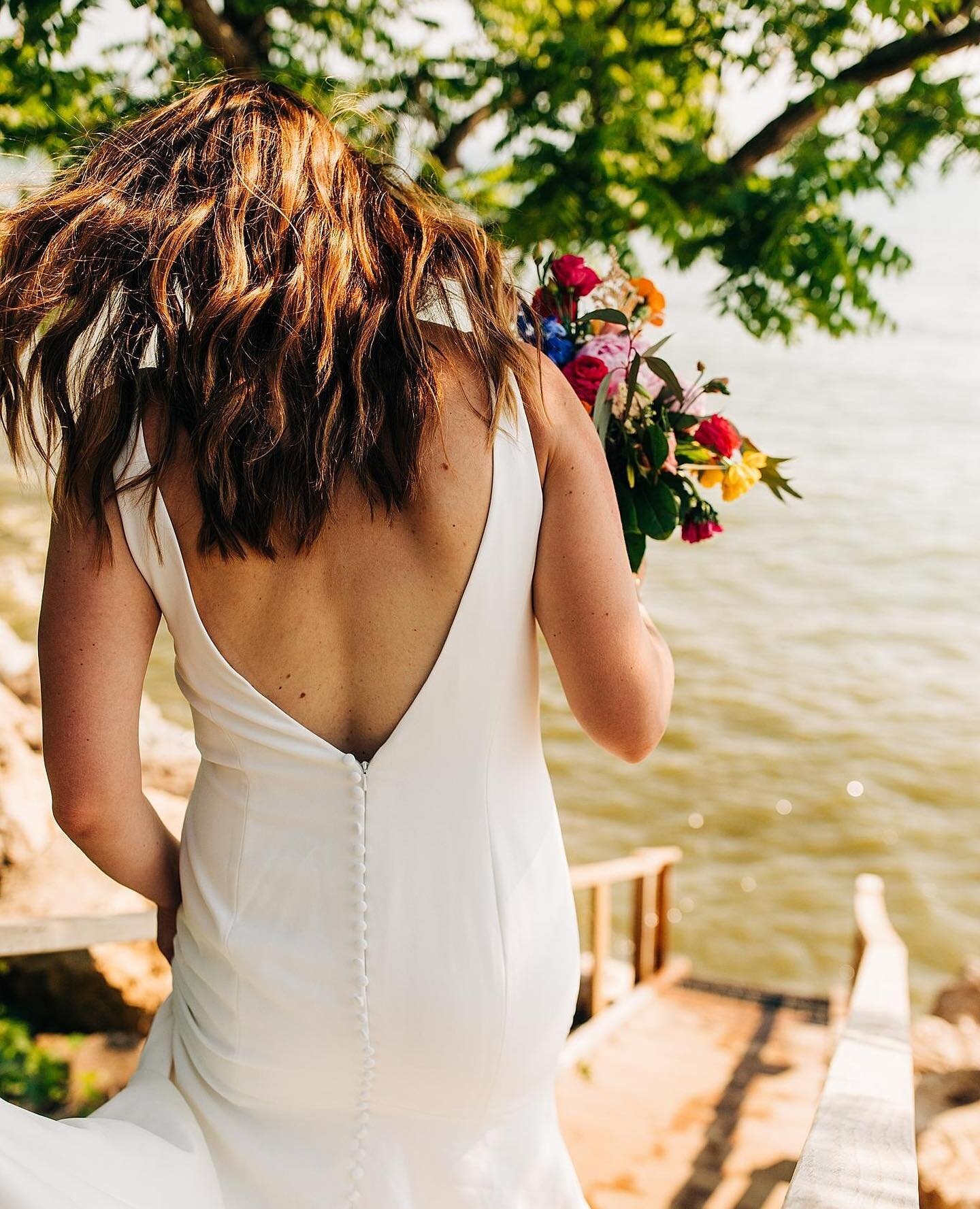 Walk is the queen of in-between moments. If you love candid images that capture the feeling of a moment, she's your girl. When I sort through her images, I find myself wondering if she ever puts her camera down. ⁠⁠
⁠⁠
.⁠⁠
.⁠⁠
.⁠⁠
#lakewedding #michig