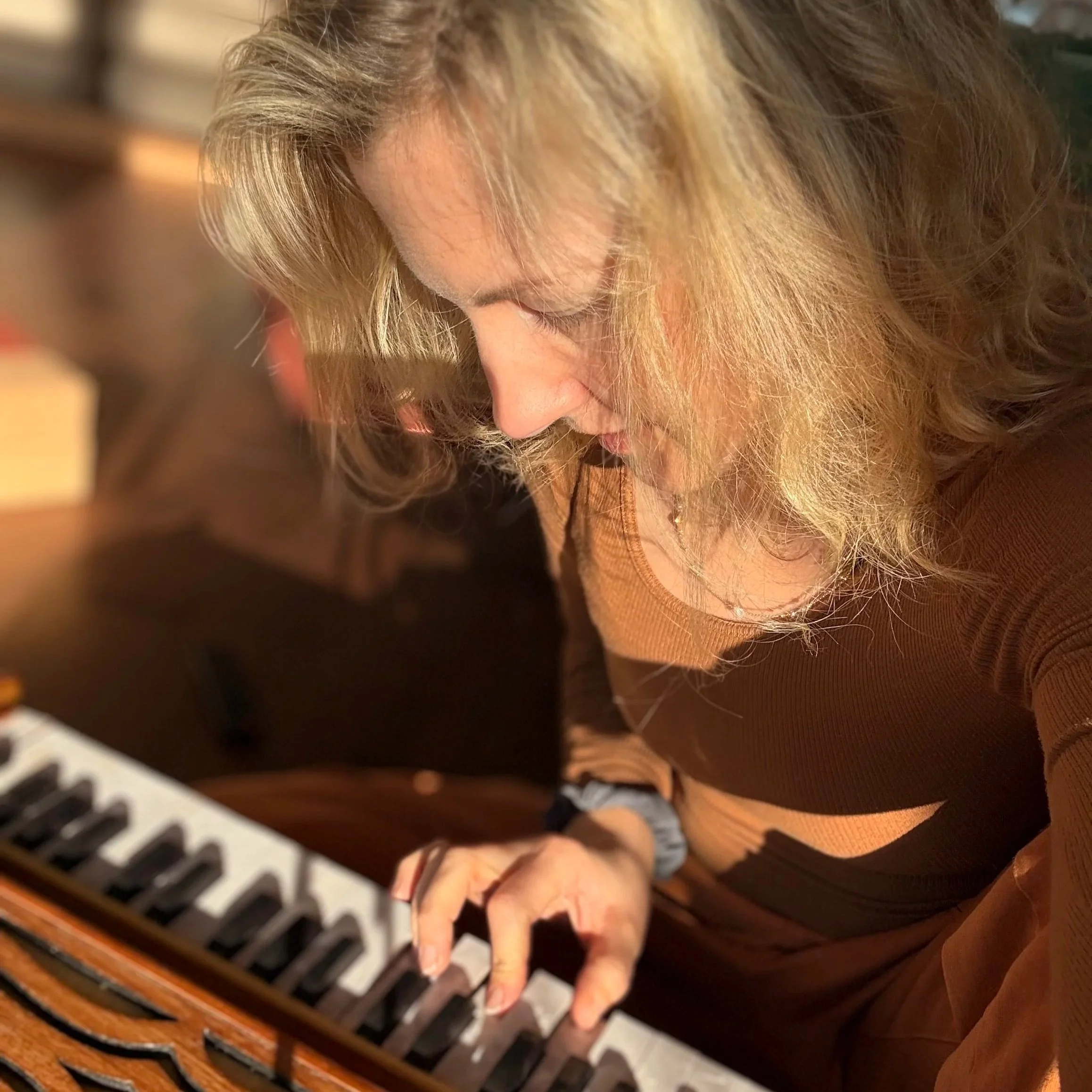 A friendly chanting workshop to calm the mind, free the voice and connect through the shared power of Kirtan singing. No experience needed.