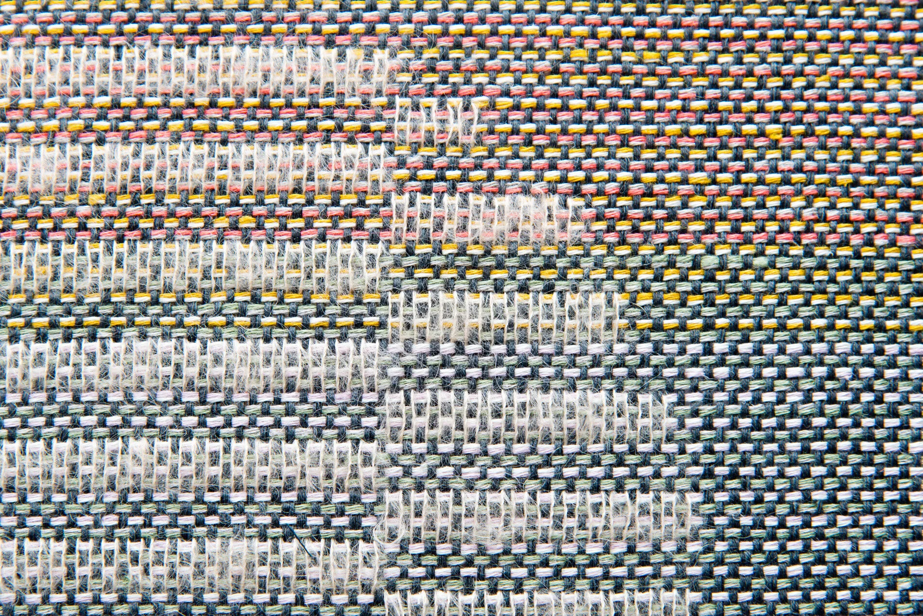 Weaving_closeup_dark_Astrid_Skibsted.jpg