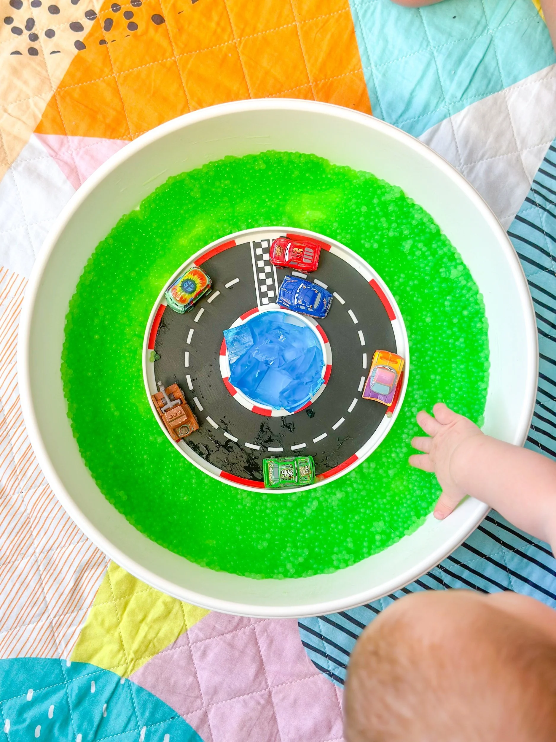 Racetrack tray for transport and construction play