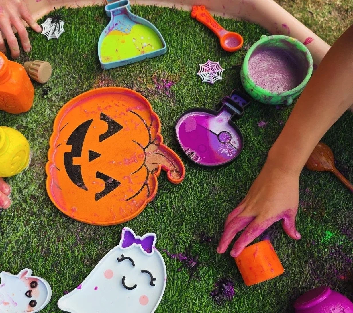 halloween themed tuff tray with senspory trays