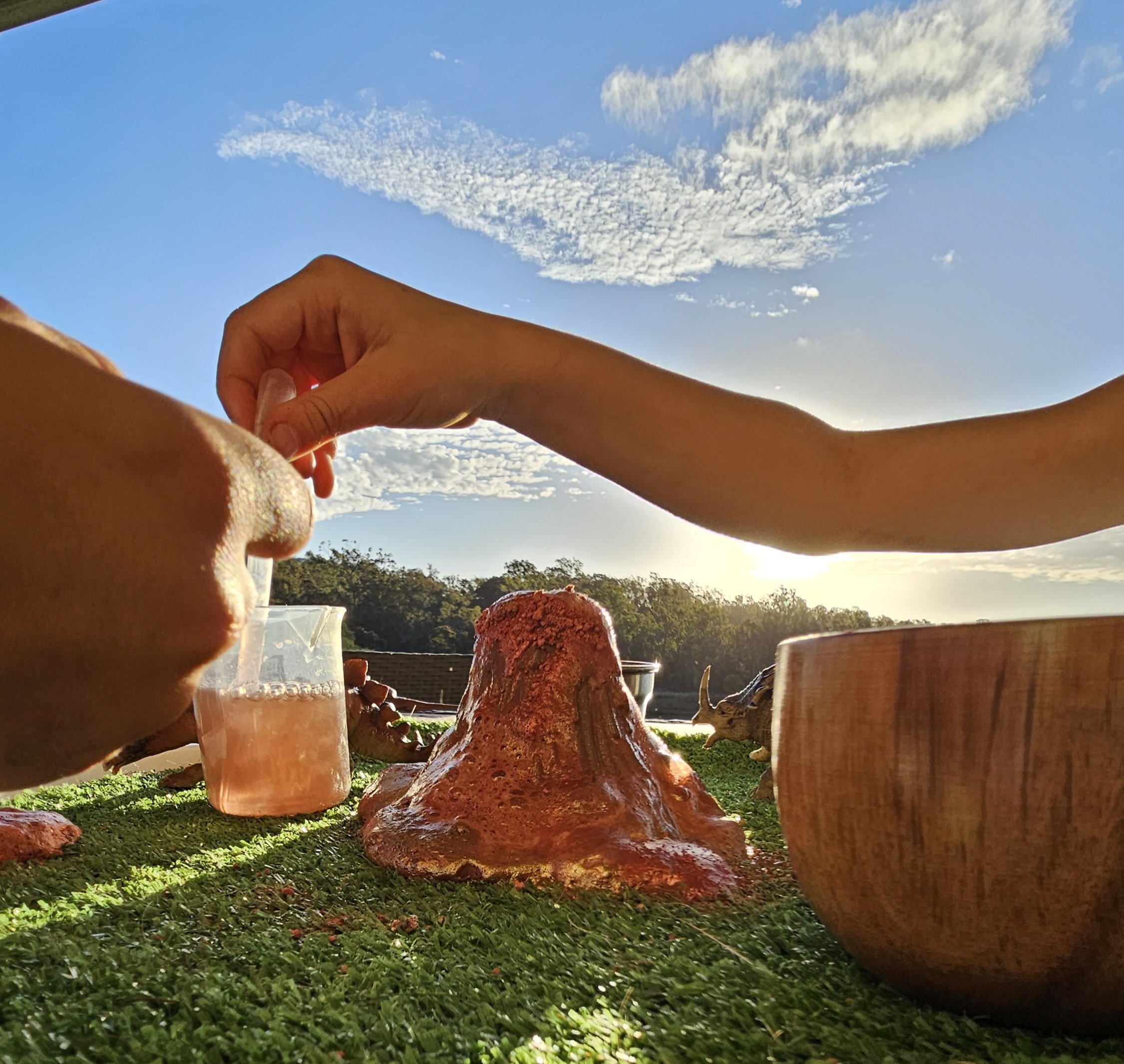 Hands-on STEM activity with a bubbling volcano