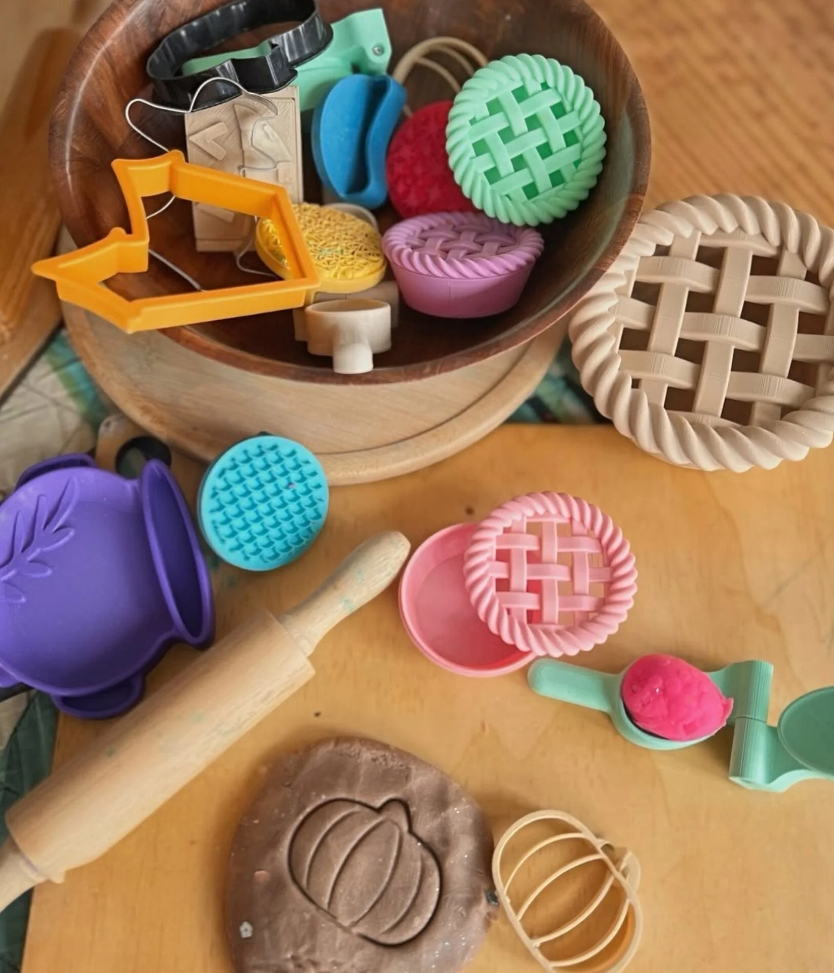 sensory pie with playdoh activity for kids