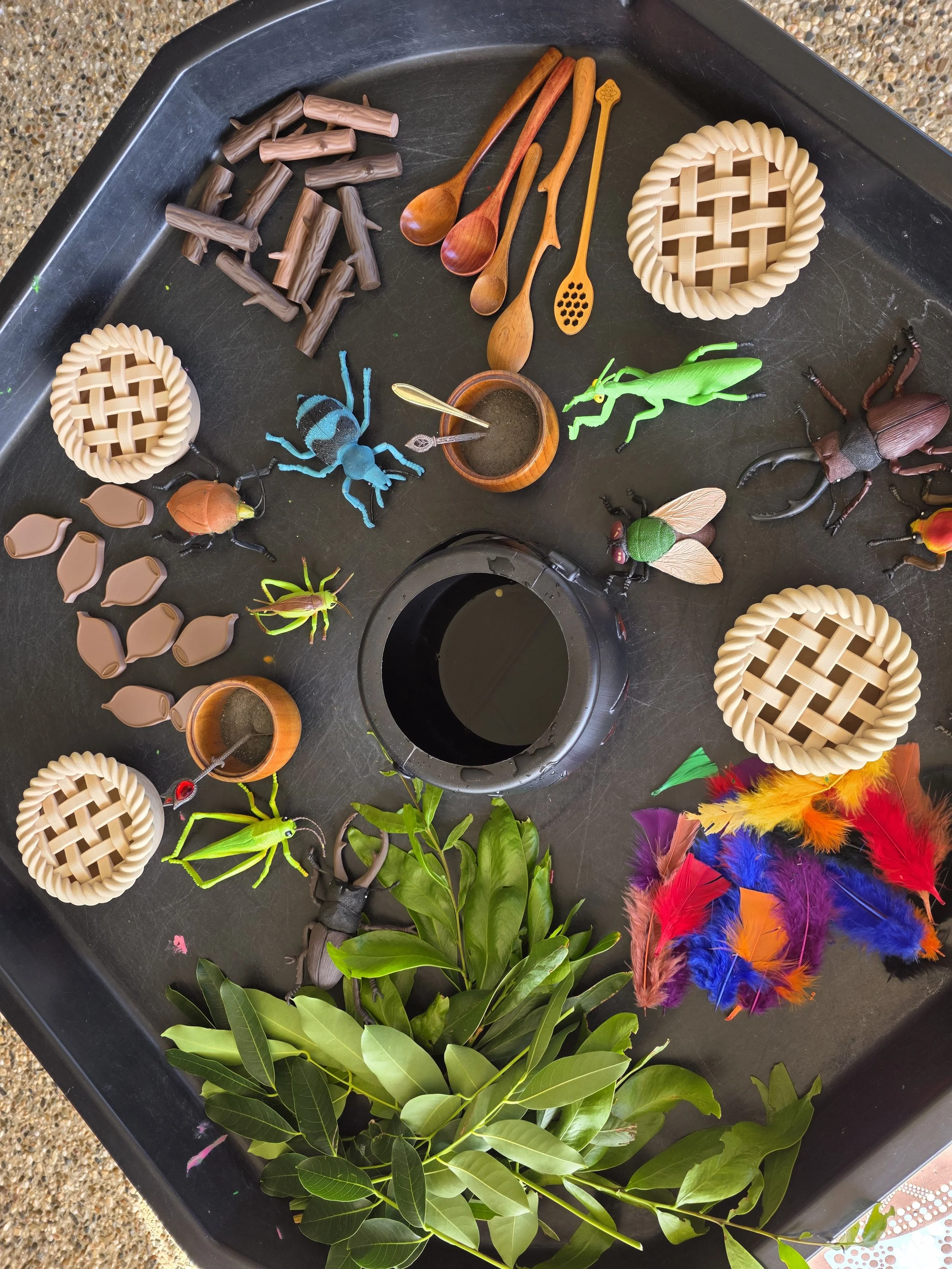 wombat stew tuff tray with eco pie mould