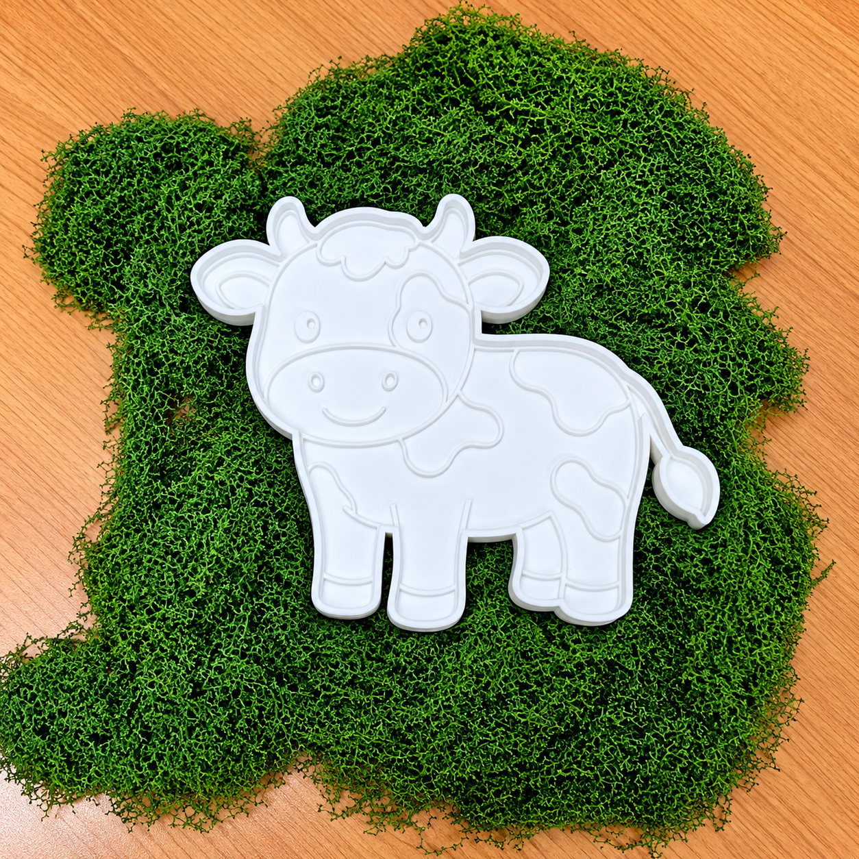 Cow sensory tray.png