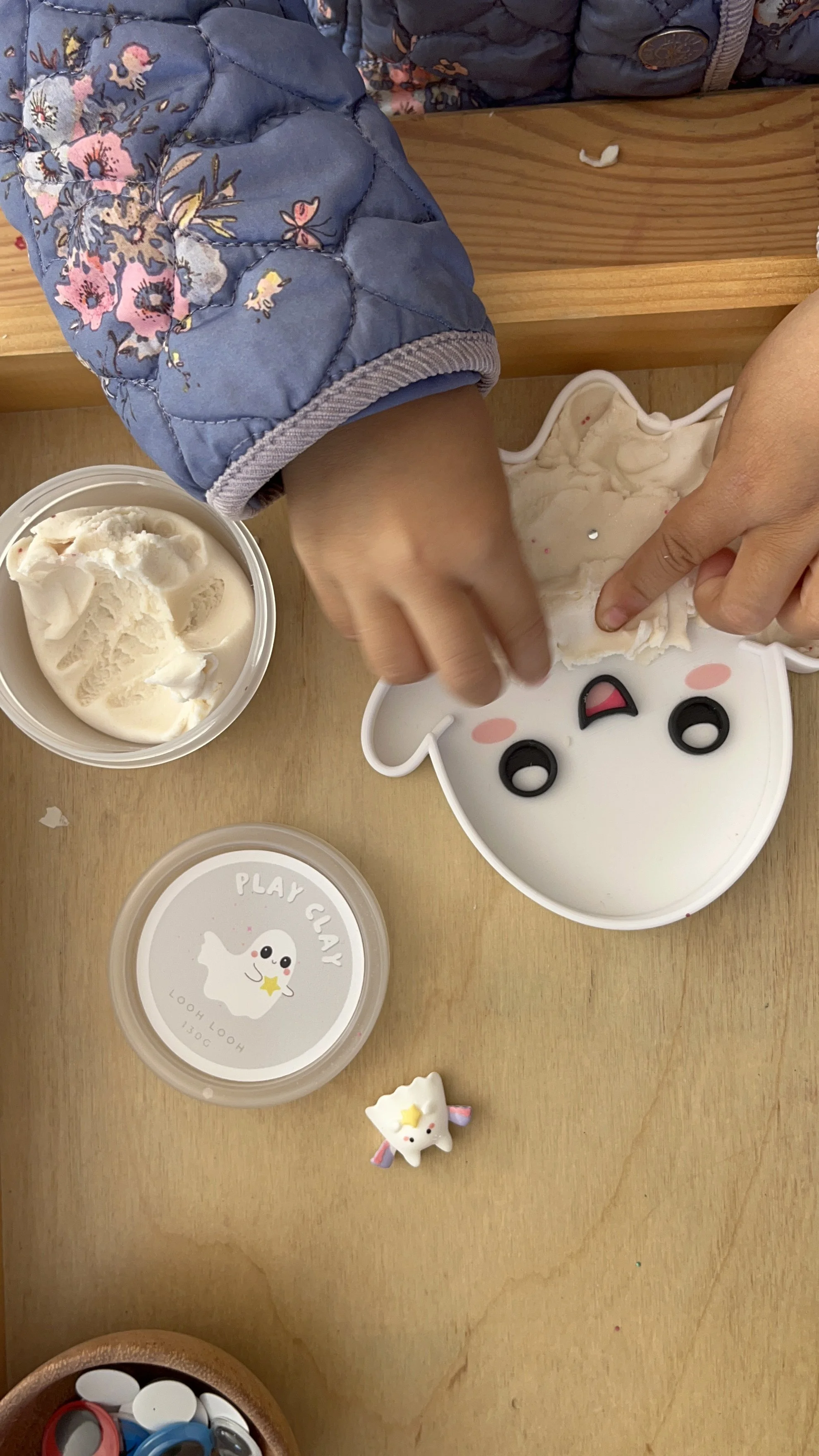 3D printed ghost sensory tray for playdough and loose parts