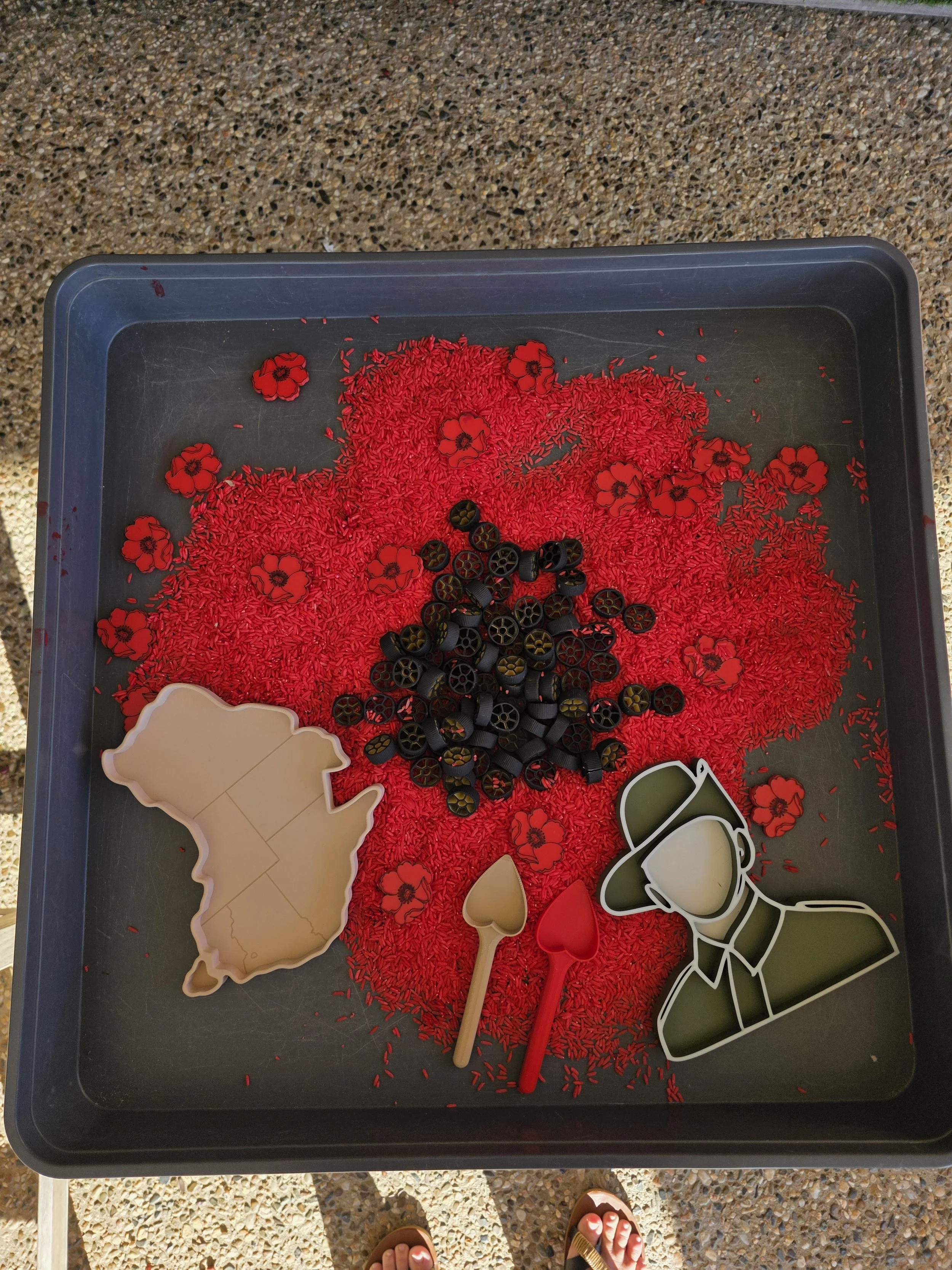 Anzac day sensory tray.jpg