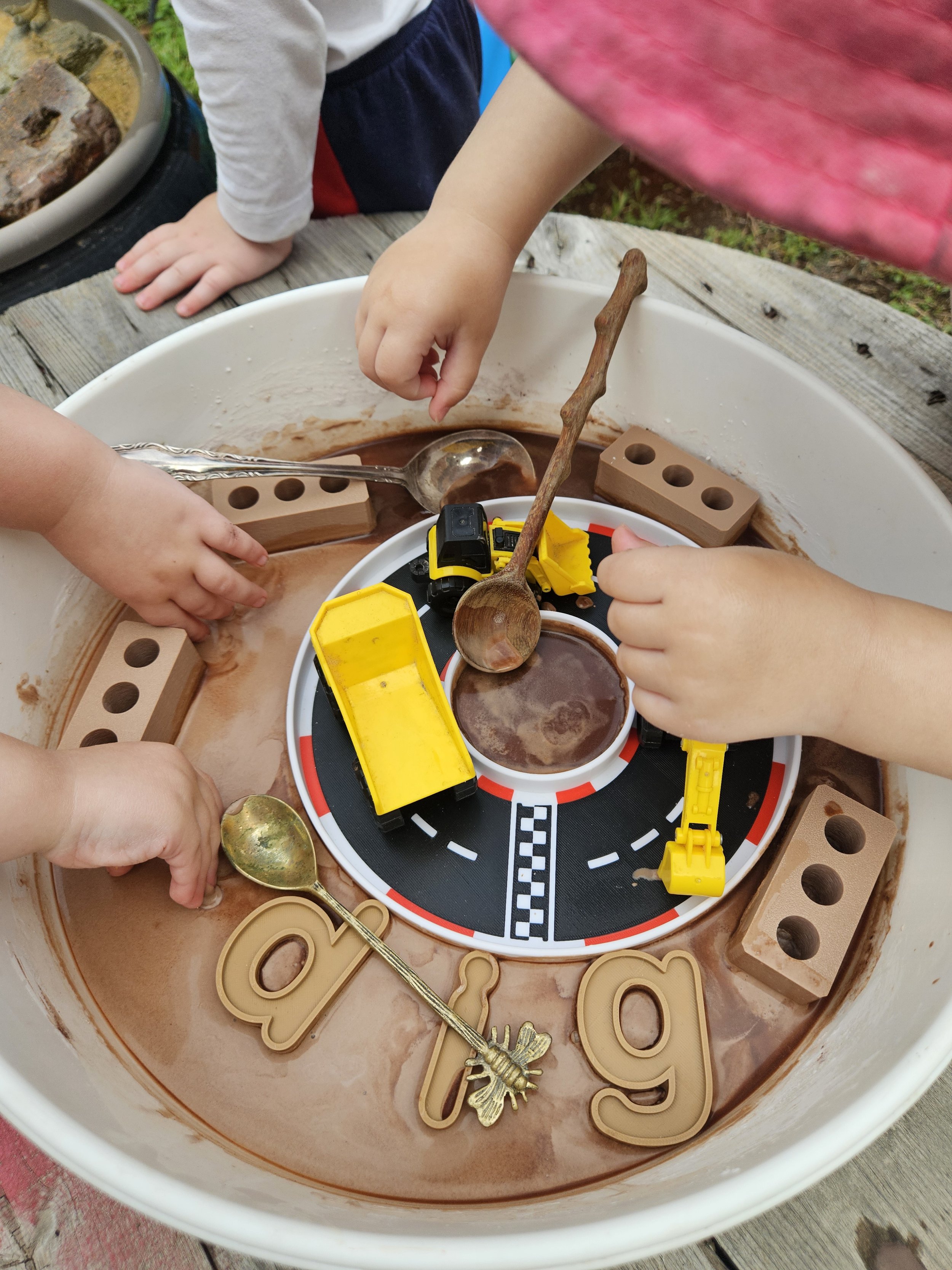 construction ooblek play tray