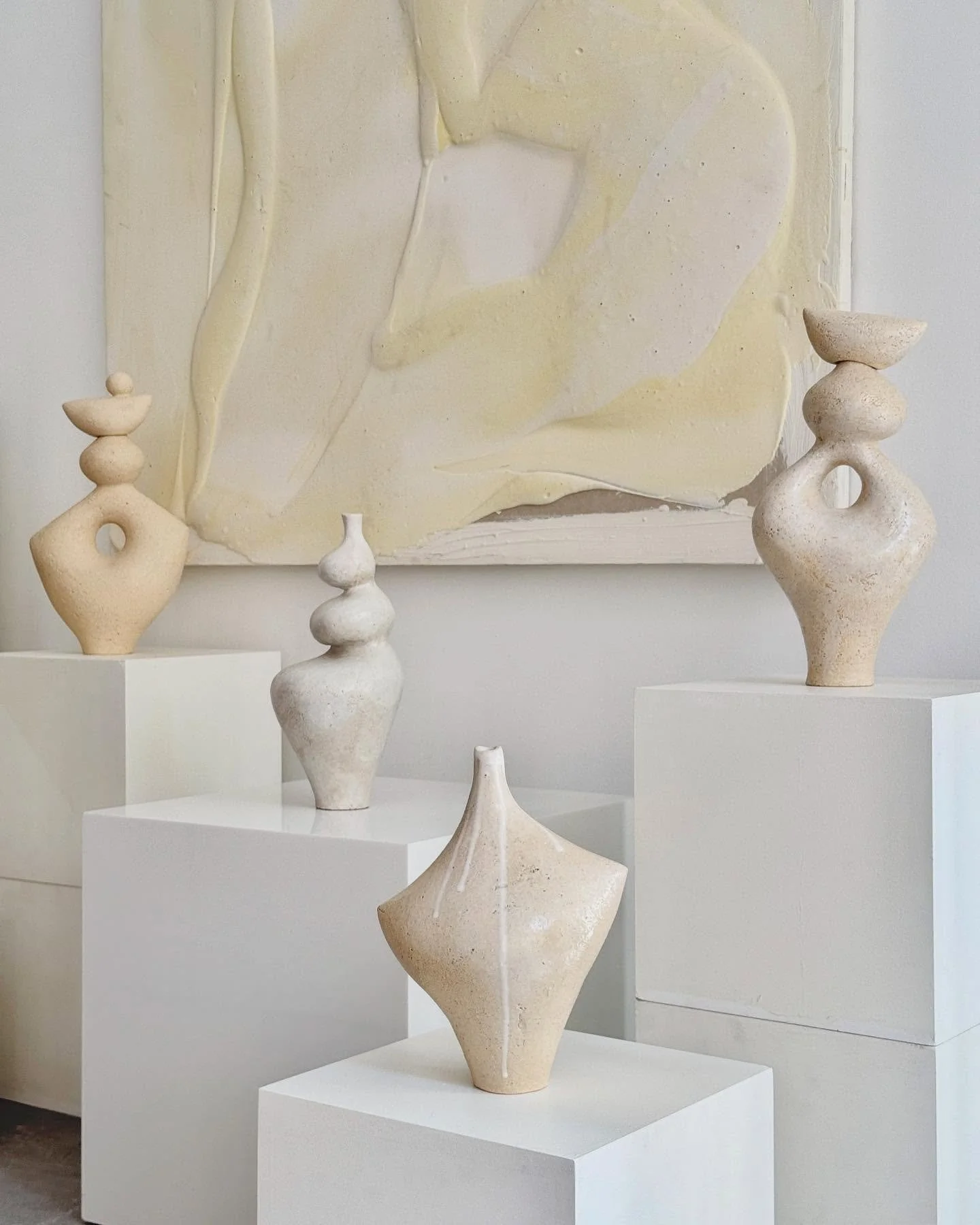 Last days @casa.soler_ &ldquo;Beau Rivage&rdquo;

Composing with @denizpalmtrees 💛

#sculpturalceramics #sculptureparis #stoneware #ceramicsculpture #organicsculpture