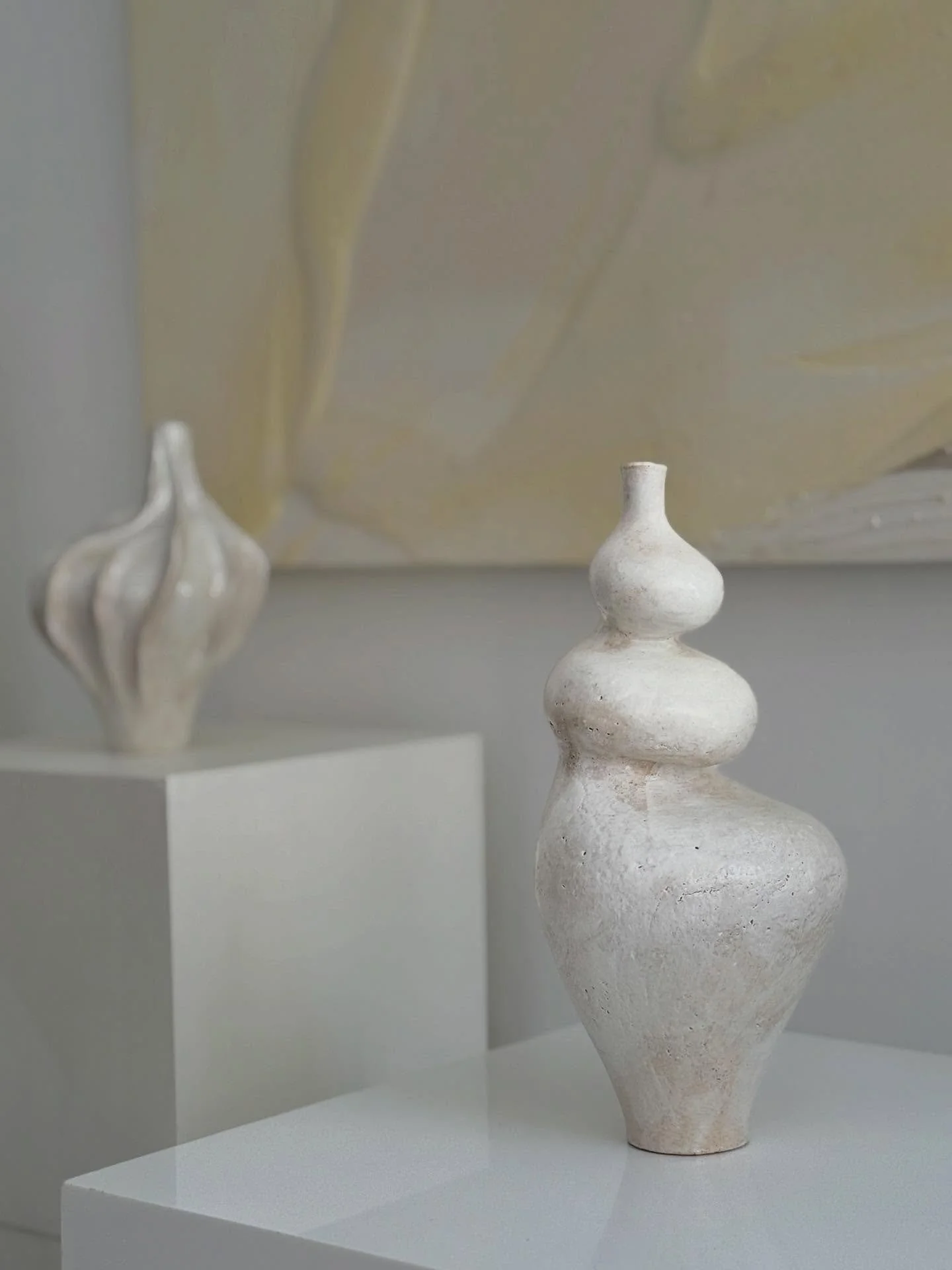 This piece took a journey - and a few attempts where something felt off, but now it&rsquo;s finally come together 🤍 

Crafted with white stoneware and layered porcelain slip

En dialogue avec @denizpalmtrees @casa.soler_ 

#contemporaryceramics #scu