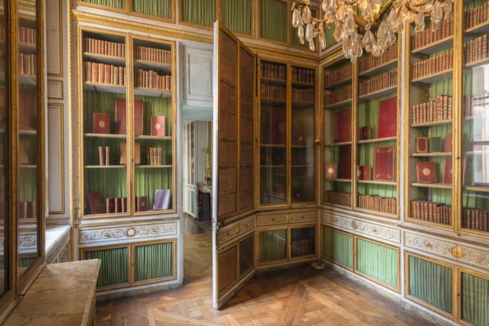 Marie-Antoinette-library-at-Versailles.jpg