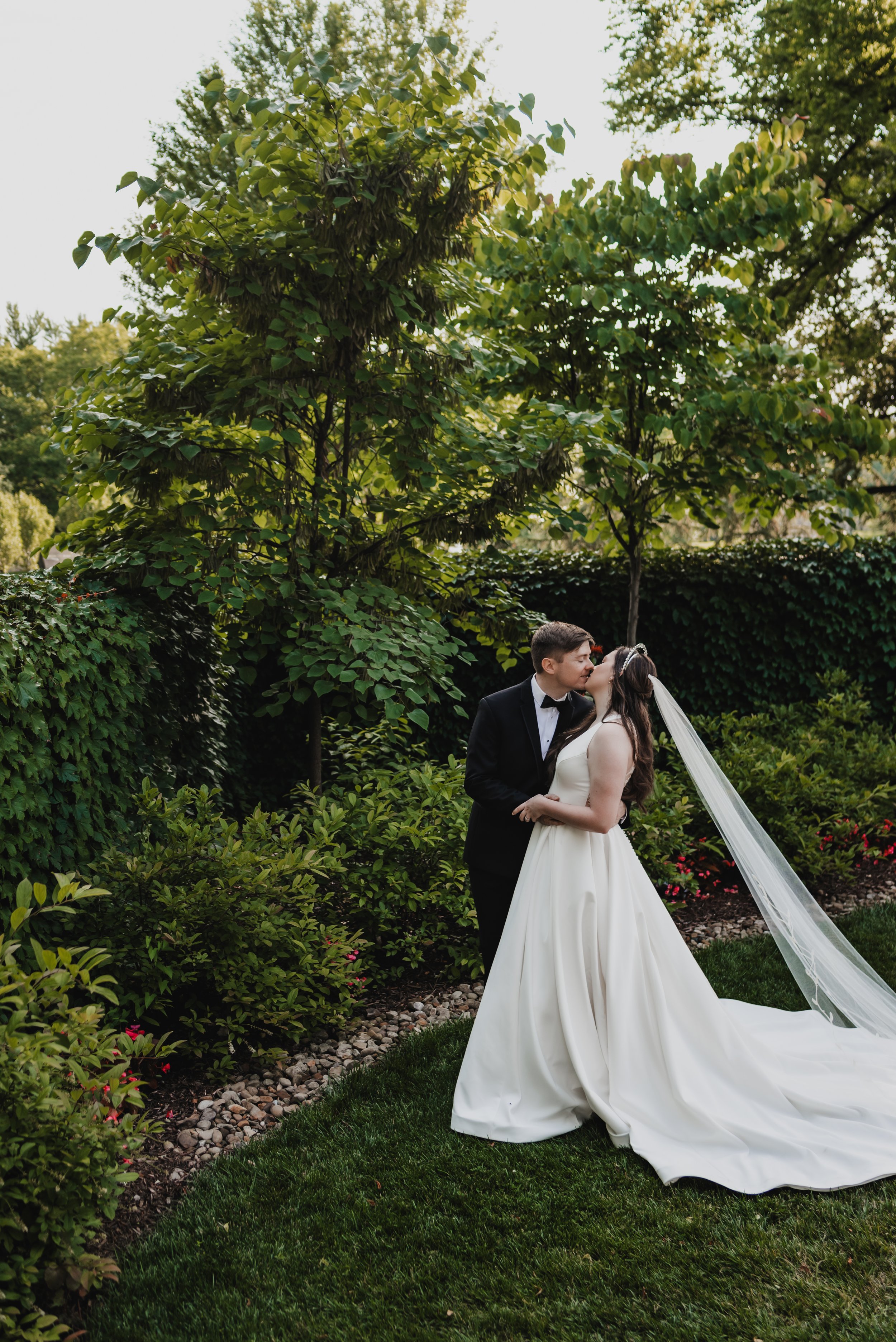 Portraits Linfield Pittsburgh, PA National Aviary Wedding-57.jpg