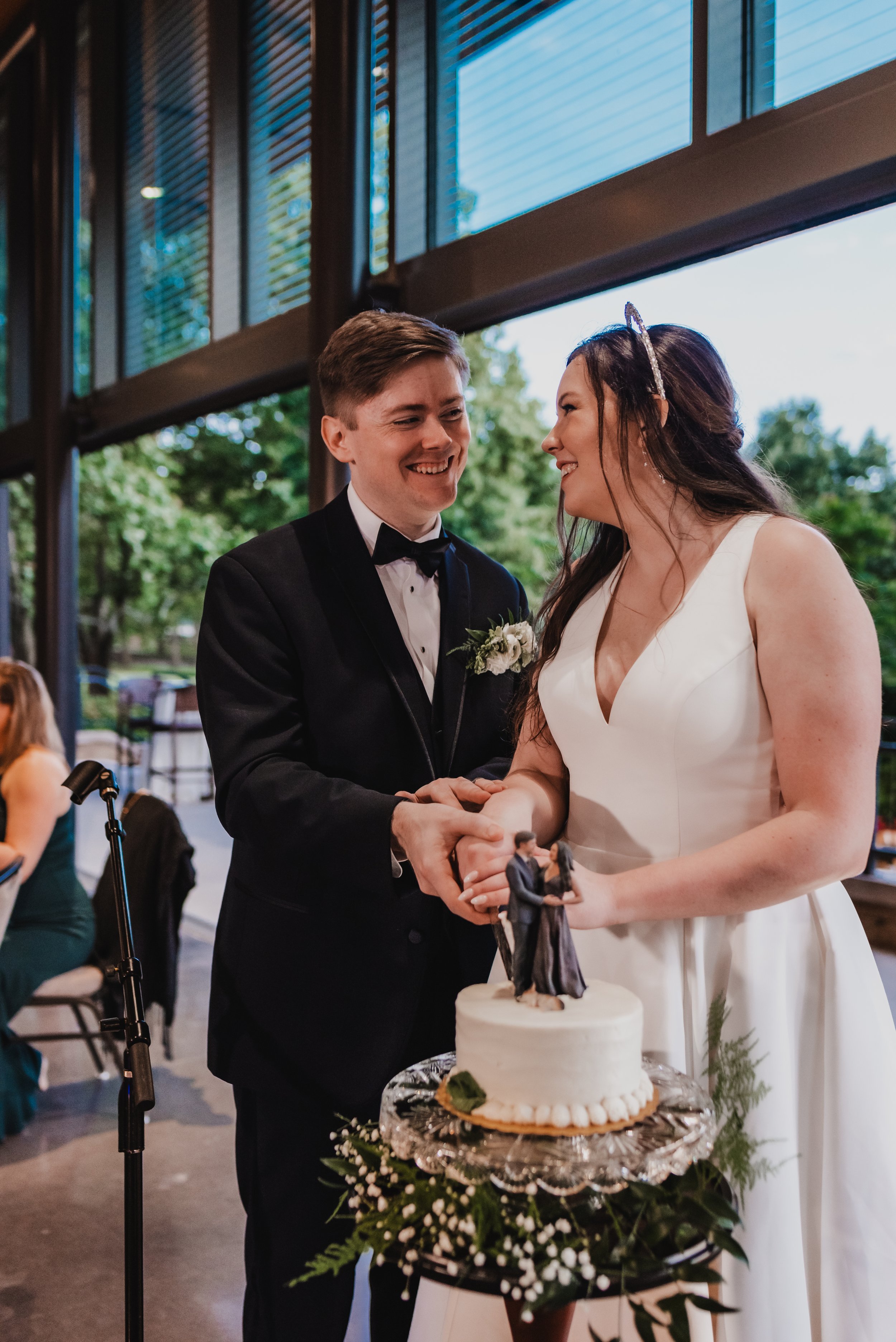 Reception Linfield Pittsburgh, PA National Aviary Wedding-286.jpg