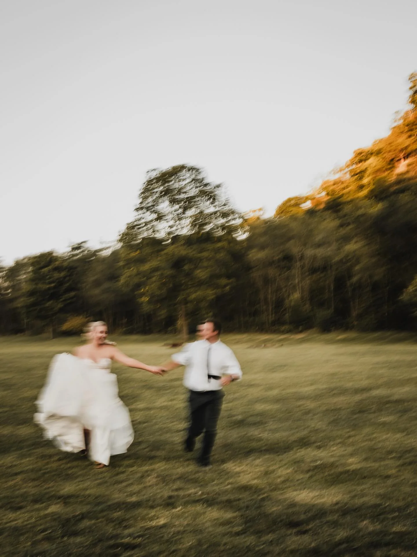 Your wedding should be your way:
-pet horses
-dance party 
-get silly
-blow up screen to game with your friends
-heart shaped tubs

We love a great space in the outdoors where you can frolic freely and enjoy the best day of your life ❤️💁🏻&zwj;♀️

E