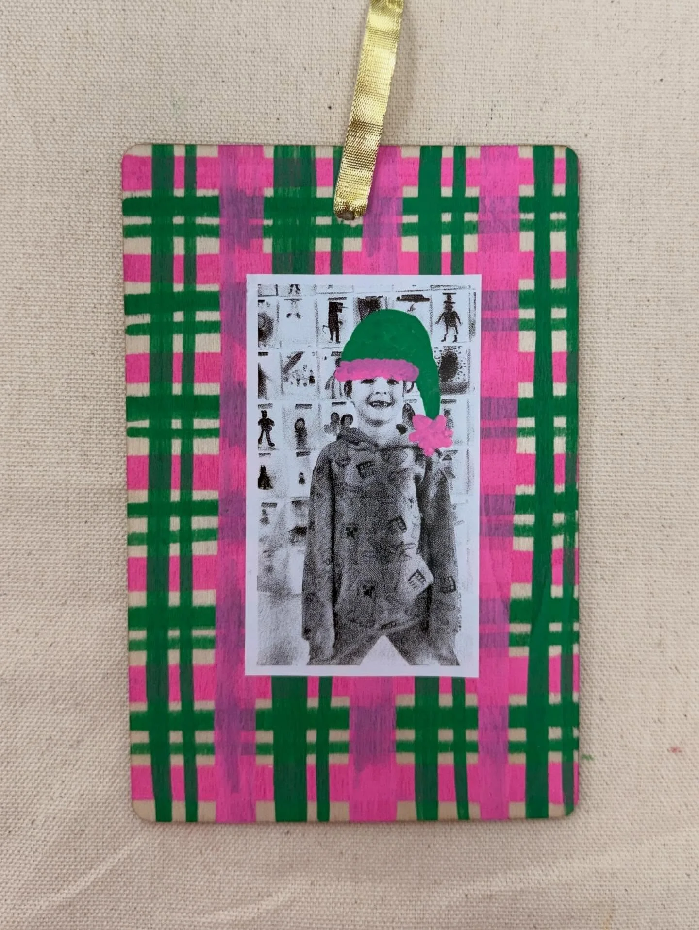 The cutest little elf photo ornaments from our gift making workshops this week!!