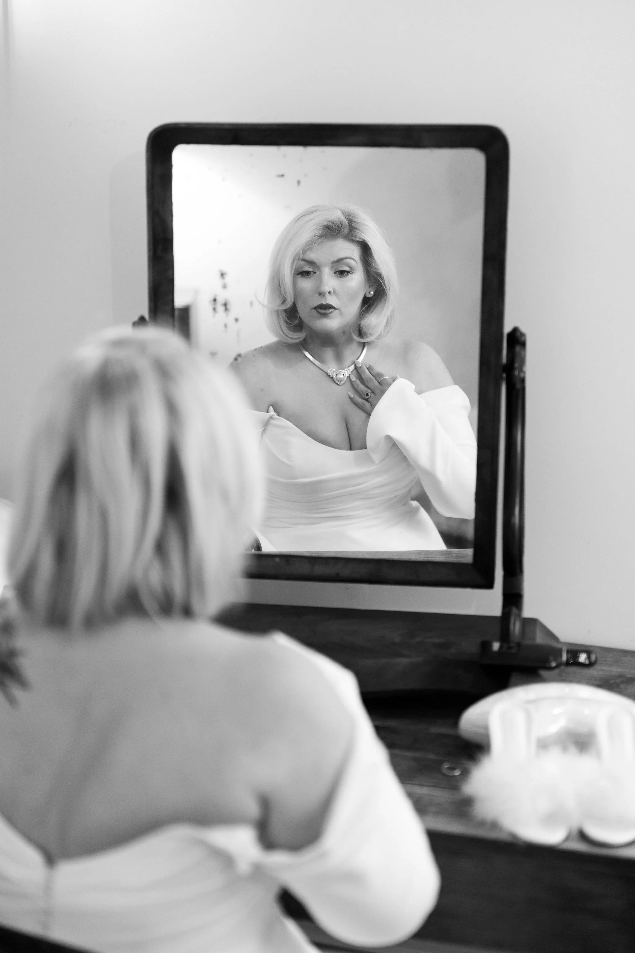 LlantilioHouseAbergavennyWeddingPhotographybyPhotographerBenHolbrook-12 (1).jpg