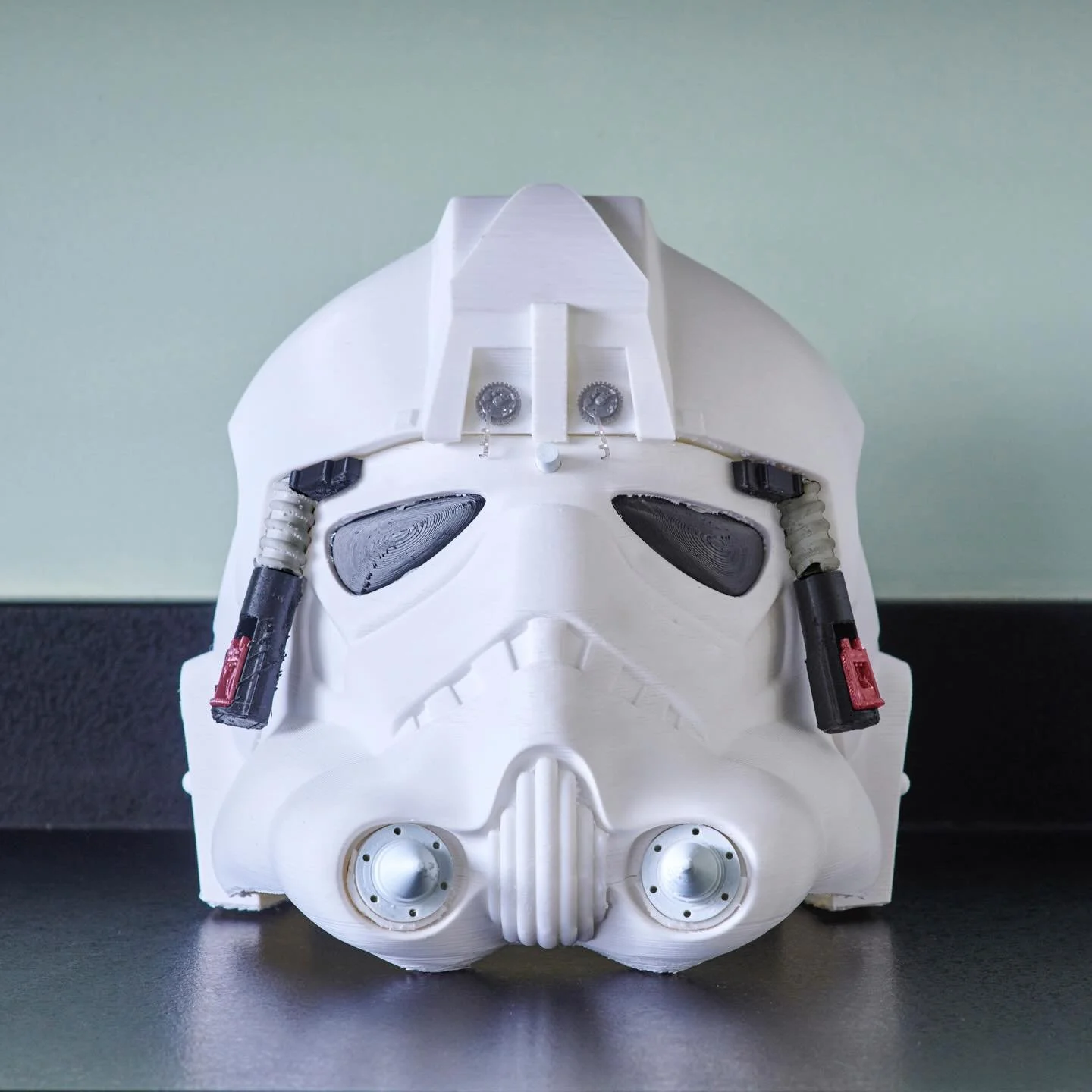 That&rsquo;s the AT-AT Pilot all printed out!

I&rsquo;ve had such a mare with my printers recently, annoying little errors, tweaking models and health issues (2 wisdom teeth oww) these last two months I&rsquo;ve only been able to get this printed an