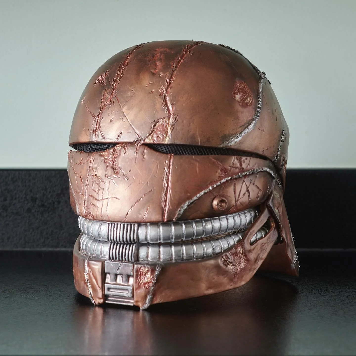 Here&rsquo;s a closer look at Qimir with a bit more light on the situation ✨

After making so many gauntlets, it&rsquo;s really nice to see it all together with the helmet.

Check out how he reacts to light/movement in the video on my page. 👀

Files