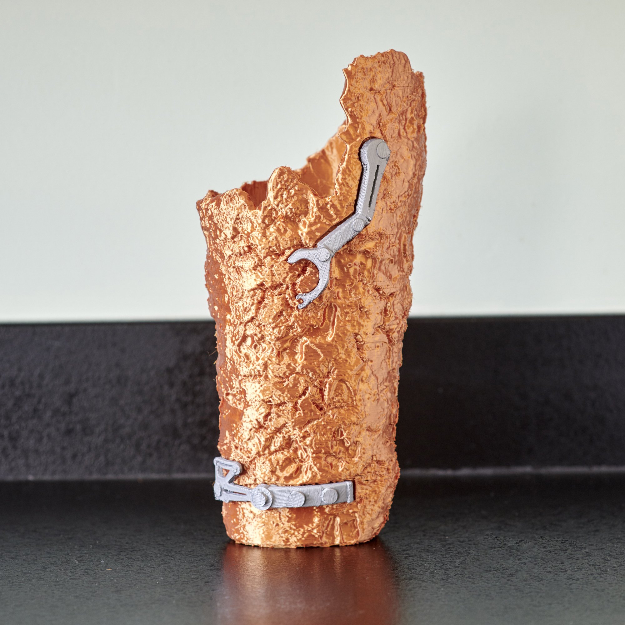 Qimir Gauntlet V2 002.jpg