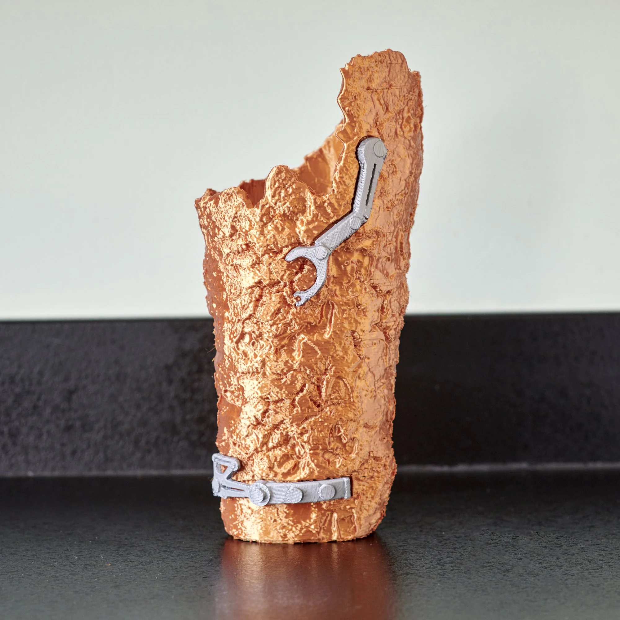 Qimir Gauntlet V2 002.jpg