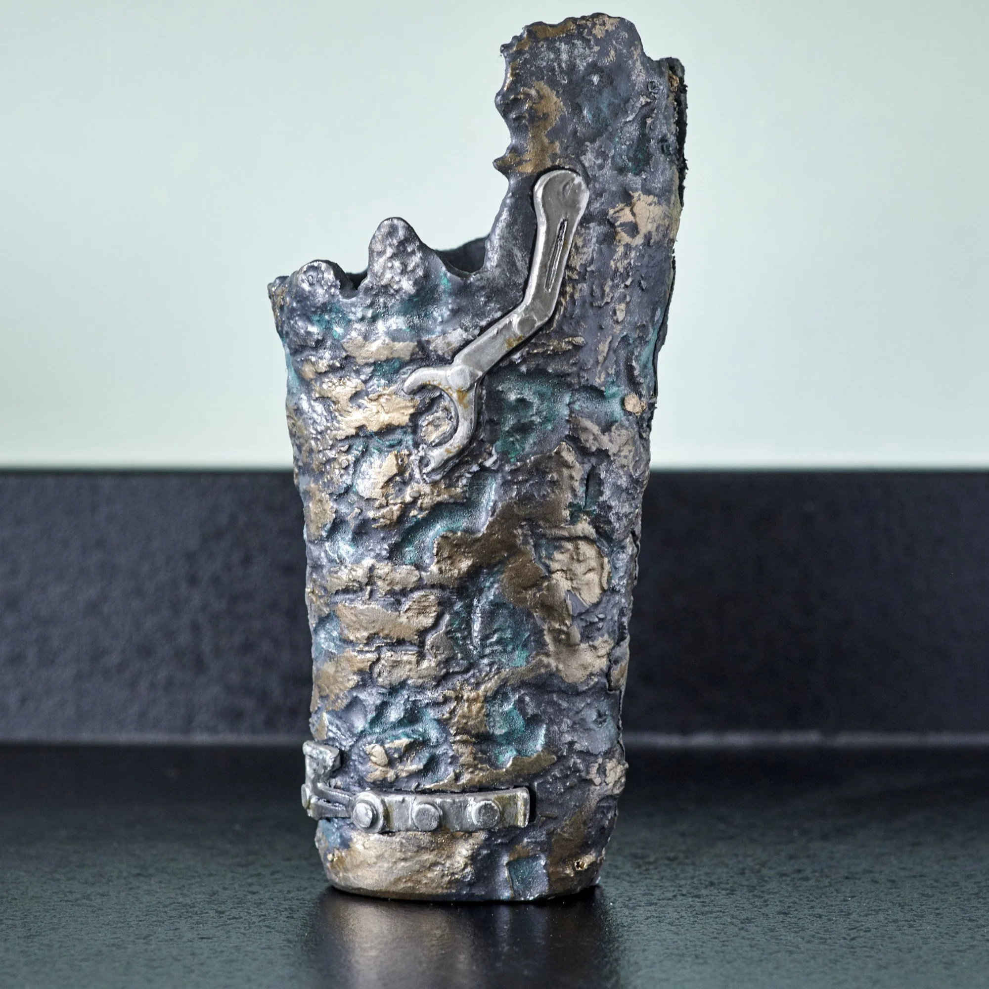 Qimir Gauntlet V2 040 1.jpg