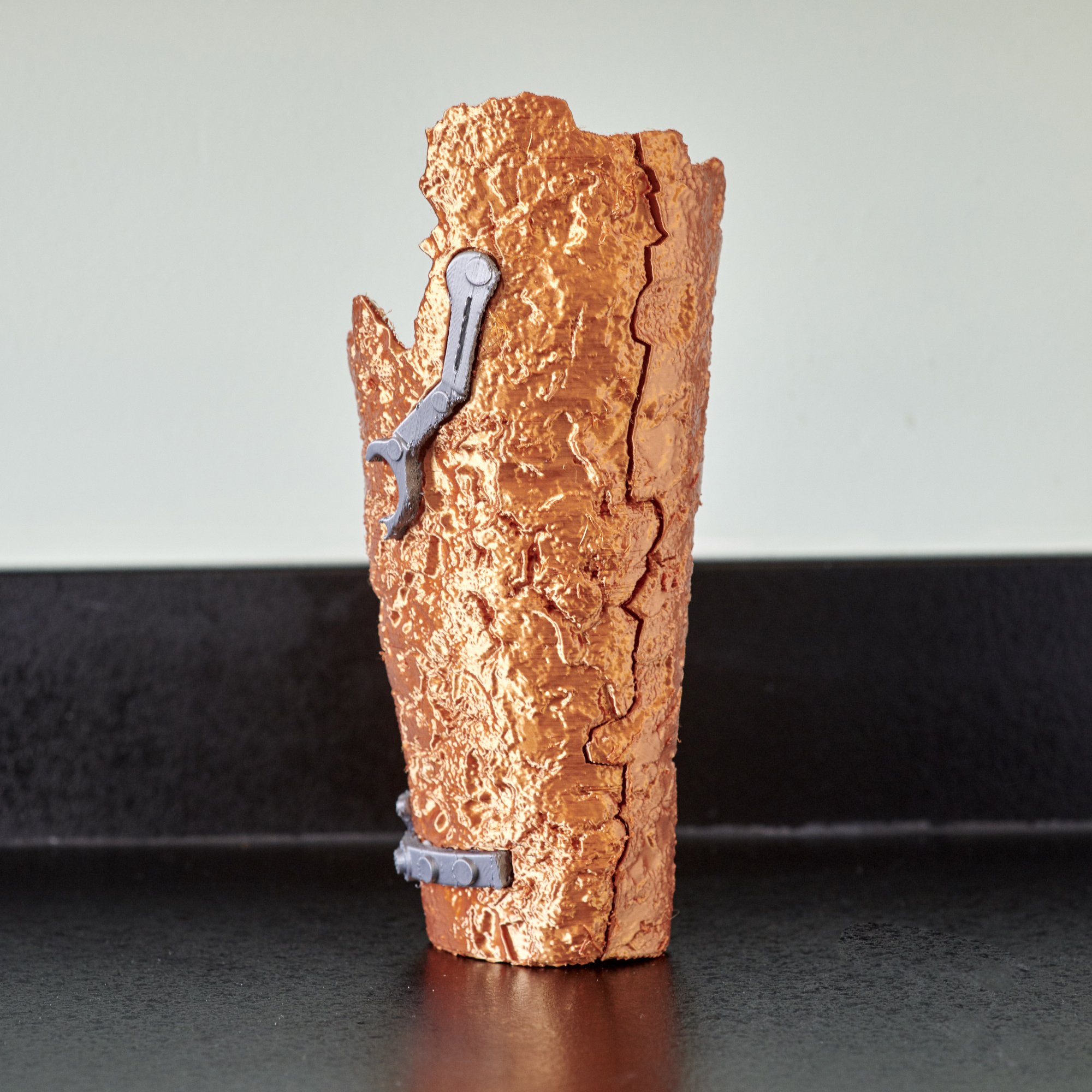 Qimir Gauntlet V2 003.jpg