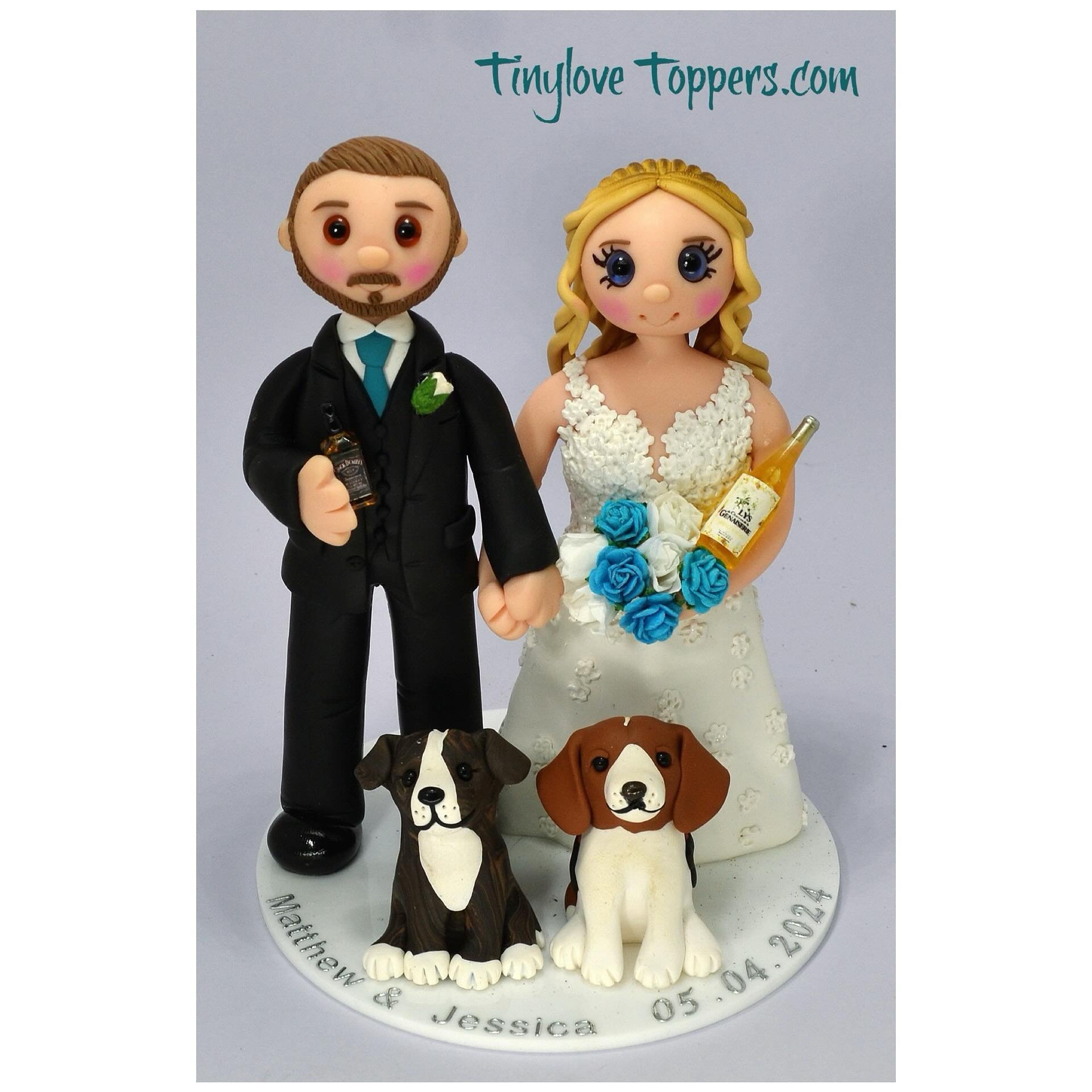 Are you getting married in 2024 or 2025?
would you like a personalised wedding cake topper that you can keep for a lifetime? 
Personalised non edible wedding cake toppers.
made to look like you, lifelong keepsakes.
Message me if you would like a quot