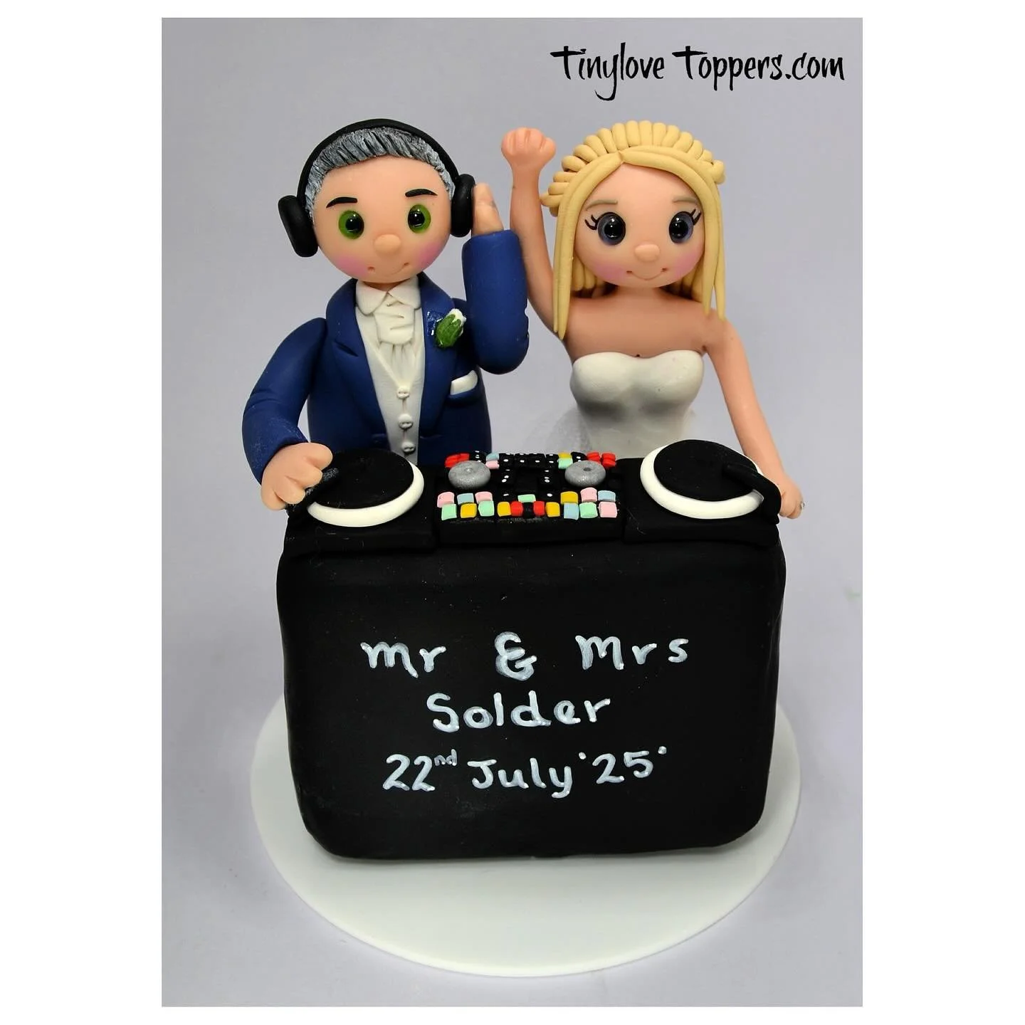 #caketoppersuk #2025weddings #personalisedcaketoppers #2025brides #2026weddings #weddingcakeideas #weddingcaketoppers #weddingcake
#2026weddings #bridetobe #gettingmarried #brideandgroomtobe #dj #decks