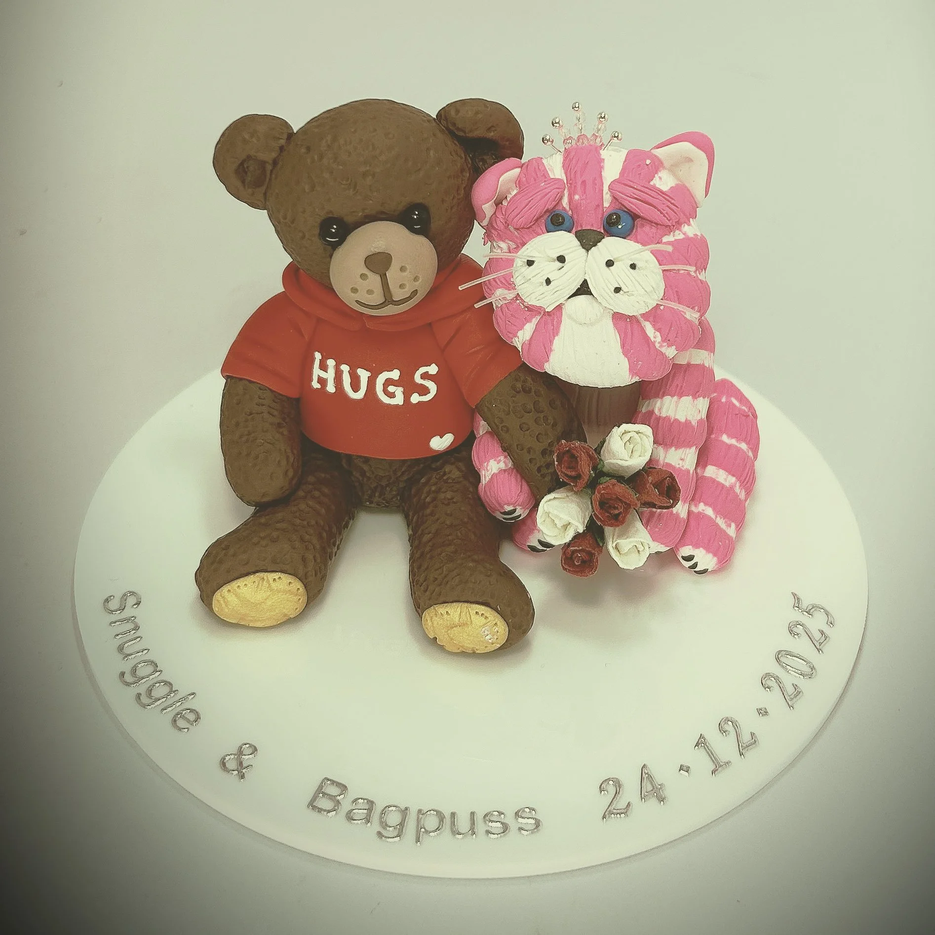 #bagpuss #weddingcaketoppers #funnycaketopper #weddingplanning #brideandgroom #bridetobe2026 #bridetobe2027 #engaged #gettingmarried #weddingcake #weddingcakeideas #customcaketoppers #personalisedweddingcaketoppers #weddingcakeideas #caketoppers #per