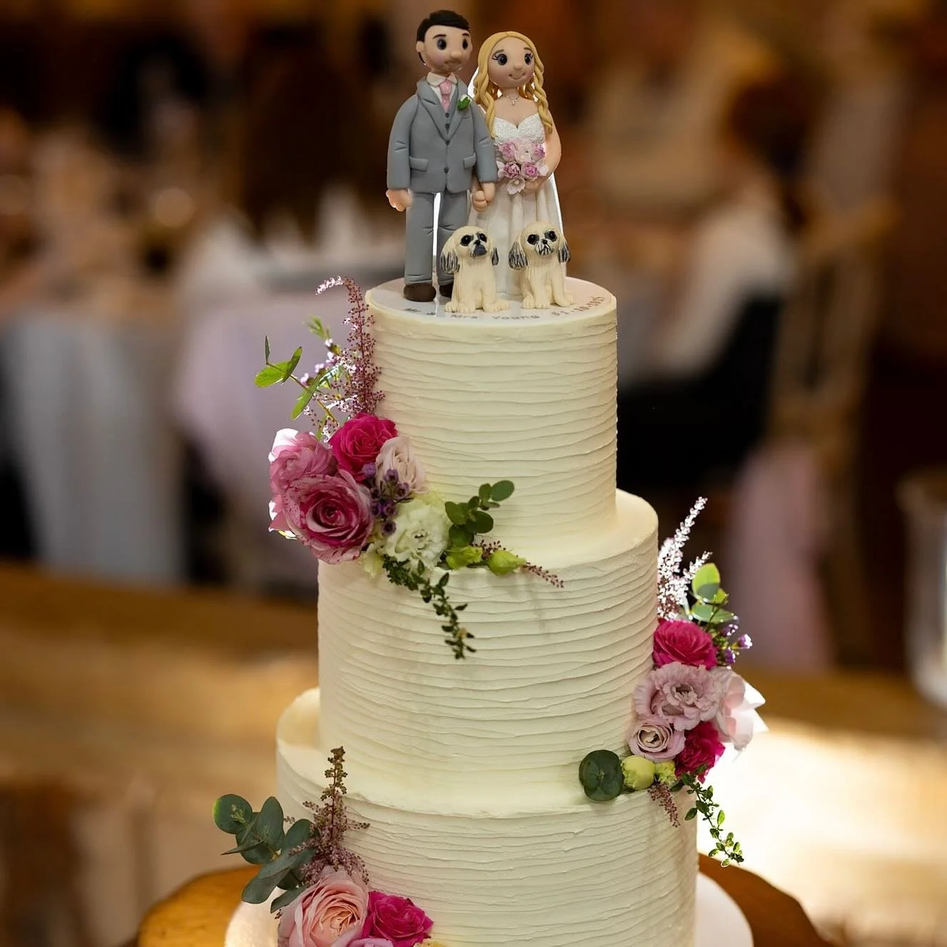 Great photo of one of my wedding cake toppers in action on the day, taken by 
@marcus_the_photographer_uk

beautiful cake by @thecakewitch The Cake Witch Winters Barns @wintersbarns
#wedding #photography #photographer #wedding #cake #weddingcake #top