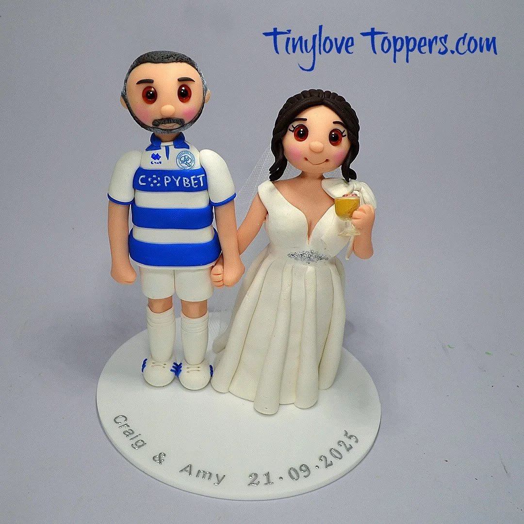 Congratulations to Amy and Craig, Craig is the football fan as you can see , and Amy loves her cocktails 😀

#weddingcaketoppers #funnycaketopper #weddingplanning #brideandgroom #bridetobe2026 #bridetobe2027 #engaged #gettingmarried #weddingcake #wed