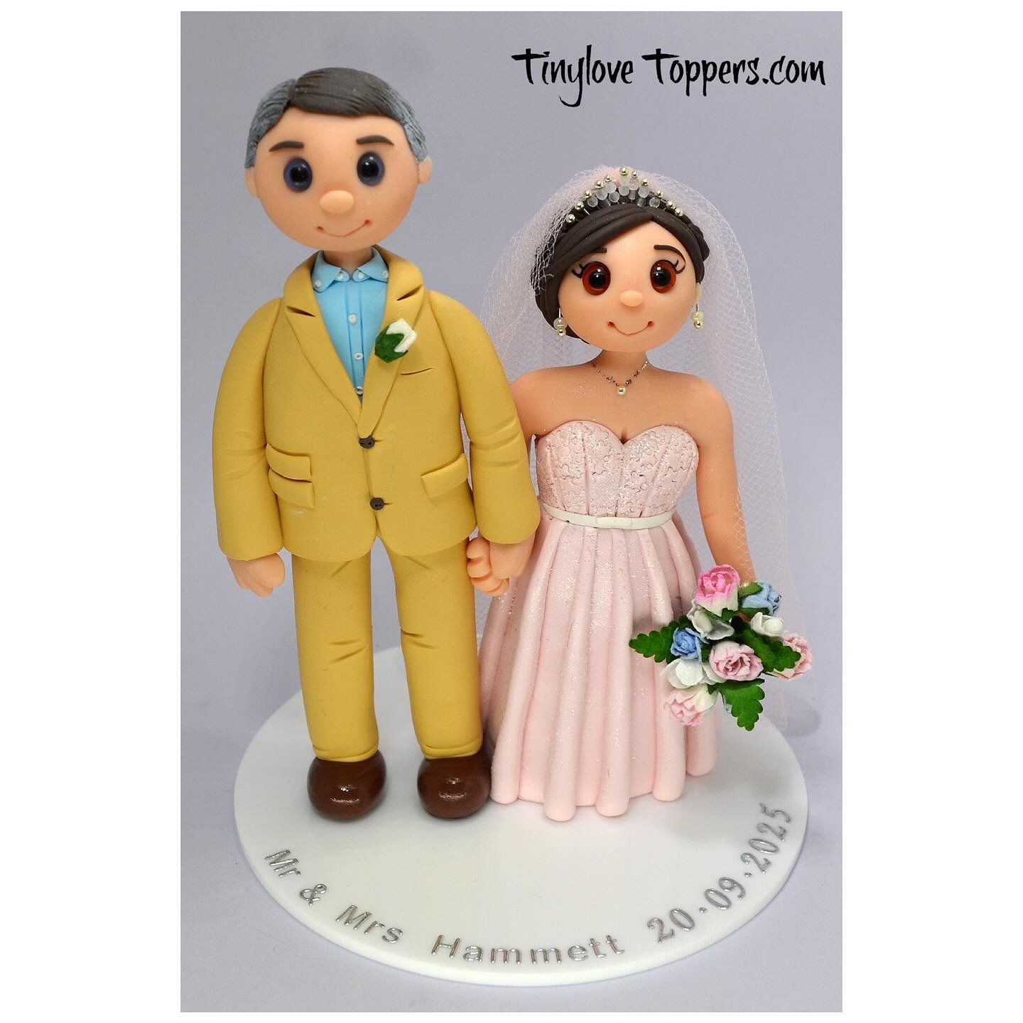 Would you like a personalised wedding cake topper that you can keep for a lifetime?
Personalised non edible wedding cake toppers.
made to look like you, lifelong keepsakes.
Message me if you would like a quote for yours. 🙂
Follow me on Instagram htt