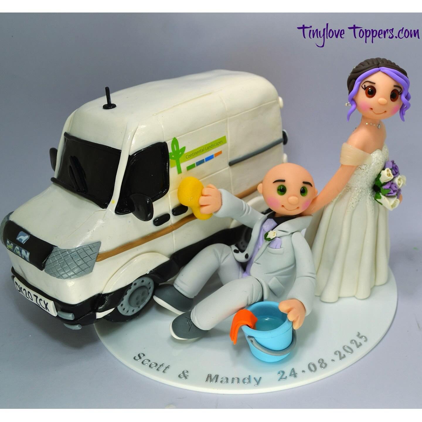 #caketoppersuk #2025weddings #personalisedcaketoppers #2025brides #2026weddings #weddingcakeideas #weddingcaketoppers #weddingcake
#2026weddings #bridetobe #gettingmarried #brideandgroomtobe❤️#manwithavan #bridedragginggroomcaketopper