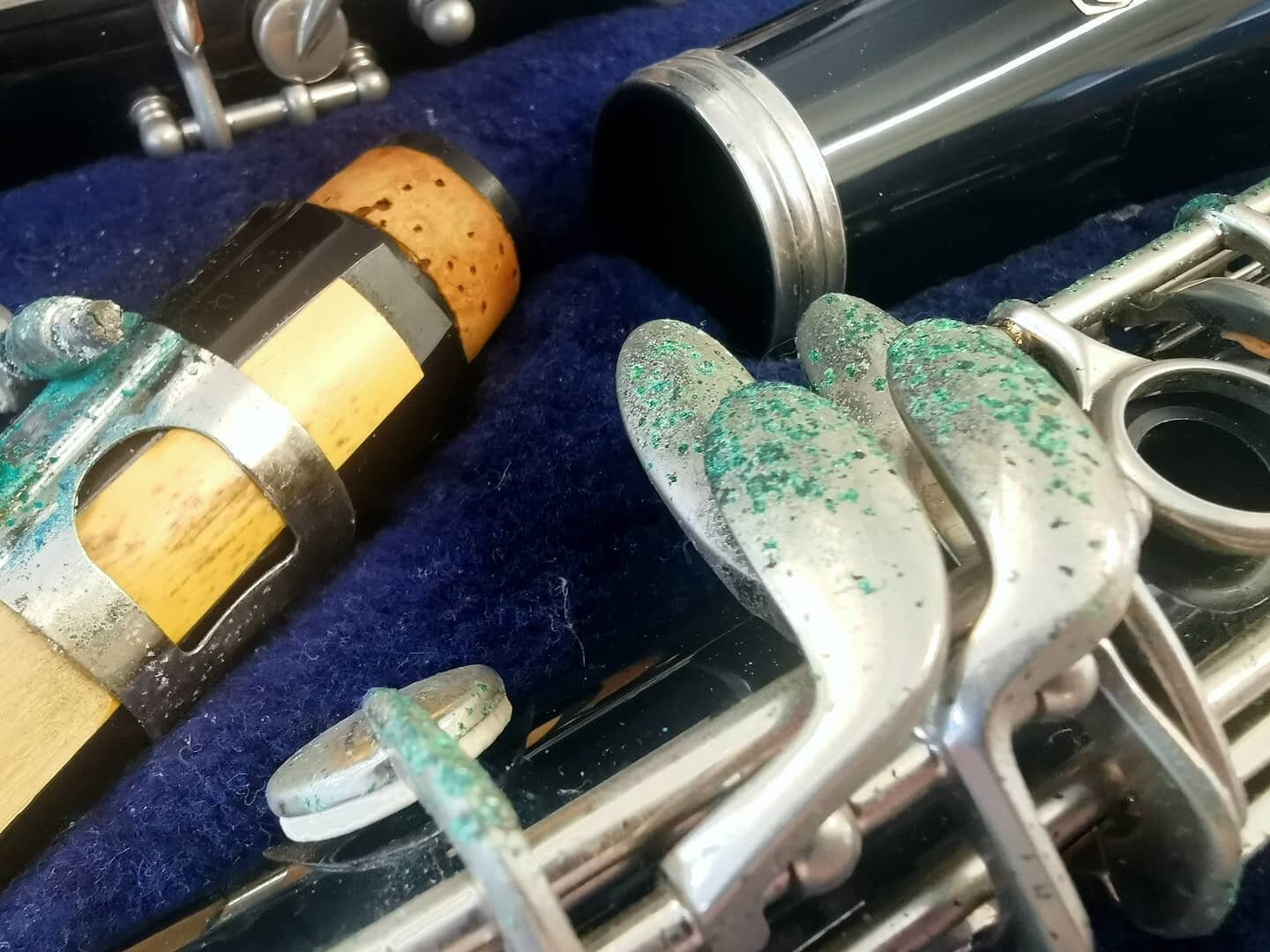 We've got this particular clarinet in for a thorough deep clean at the moment. A great example of why regular cleaning is important folks...

#musicrepairshop #musicalinstrument #clarinet #deepcleaning #deepclean #woodwind #woodwindrepair #clarinetre