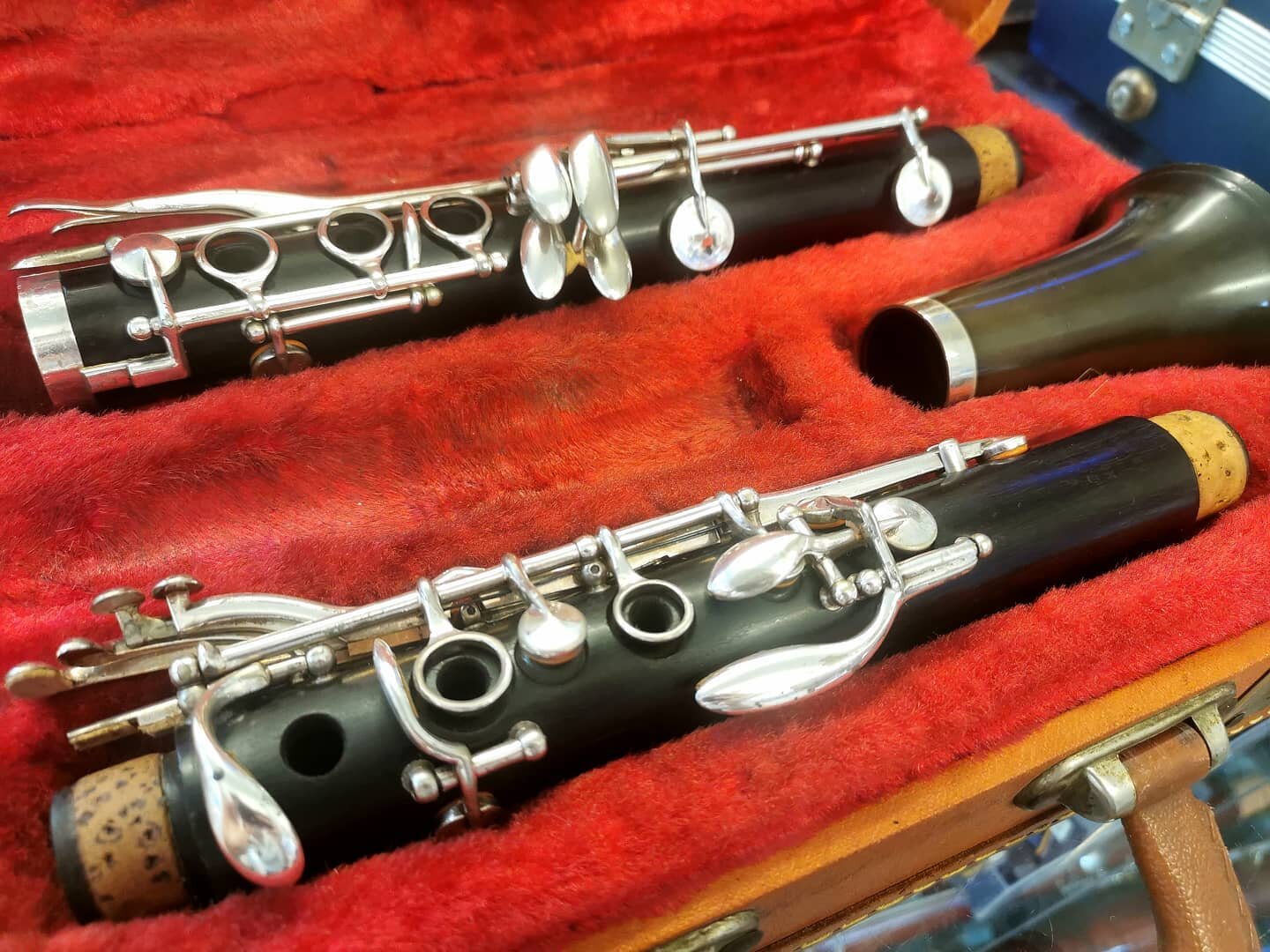 We've recently acquired a @booseyandhawkes 1010 Bb clarinet. Unfortunately however, it has seen better days. SO, over the coming weeks, we're going to be giving it the tlc it needs and restoring it back to its former glory. Stay tuned to follow this 