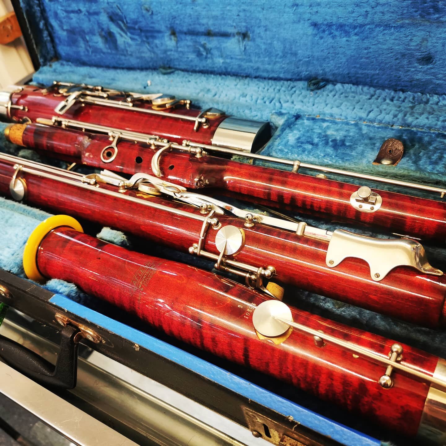 This Lafleur Bassoon is in full working order and is currently for sale from our workshop. Pop in to have a look, or ring up to arrange a test play on 0117 929 7217

#bassoon #lafleur #forsale #testplay #woodwind #woodwindrepair #instrumentrepair #in
