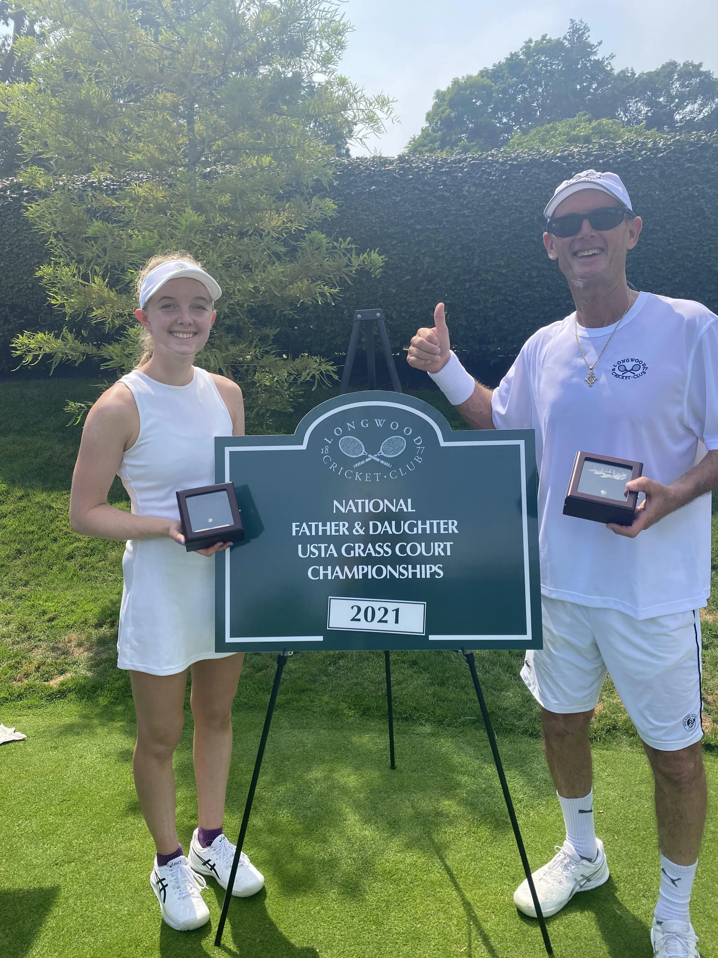 BRONZE NATIONAL FATHER DAUGHTER GRASS.jpeg