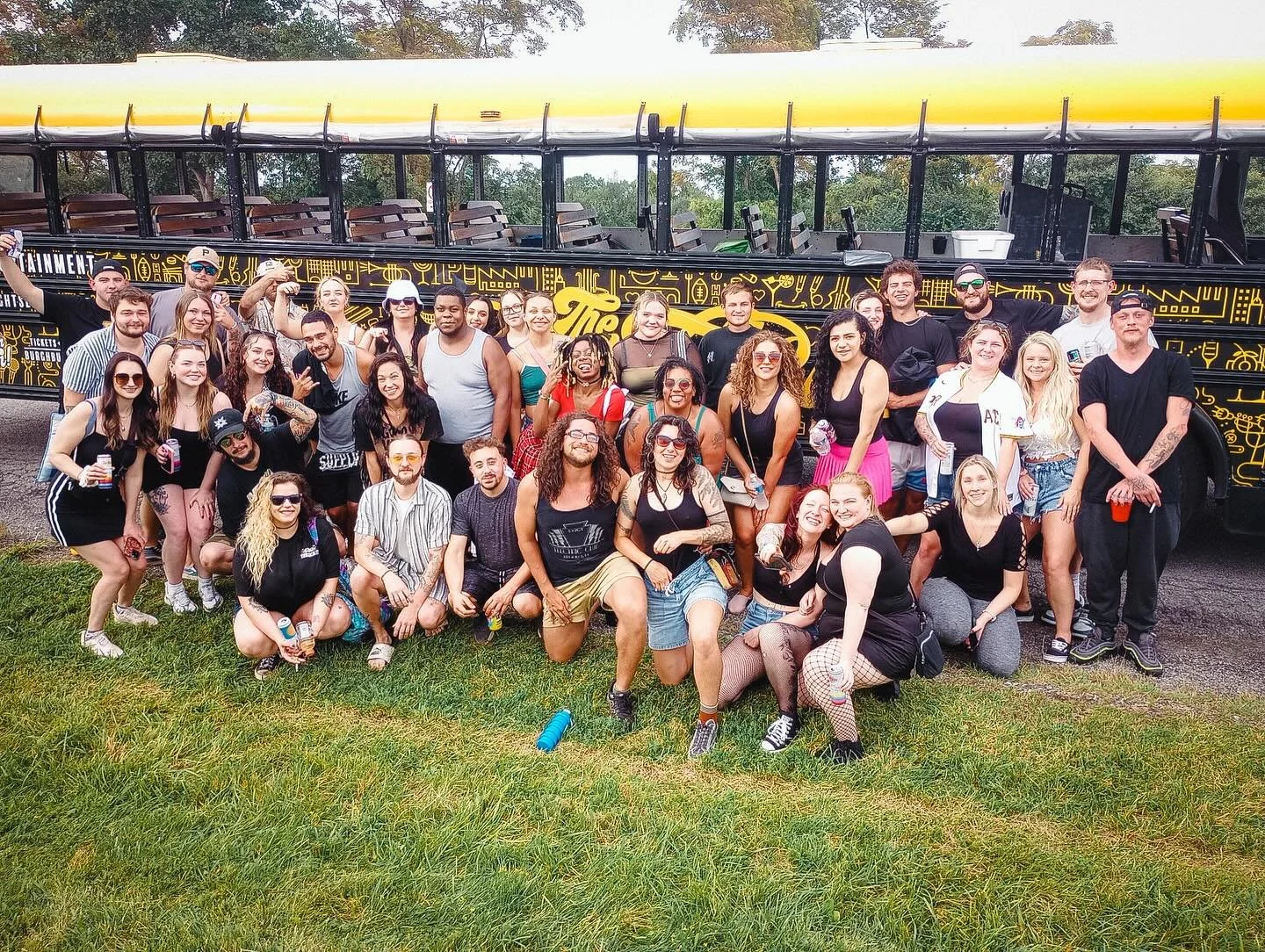 Wiz Khalifa shuttle to Star Lake 😎💨✌️

#goodvibesonly #blackandyellow #wizkhalifa #pittsburgh