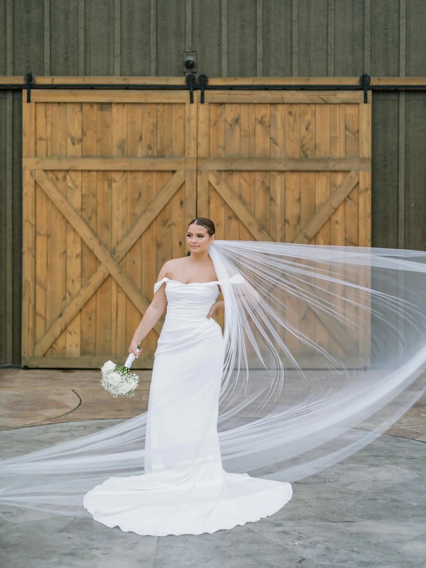 The dress. The photos. The day.🔥

📸: @lusia_studio_photography