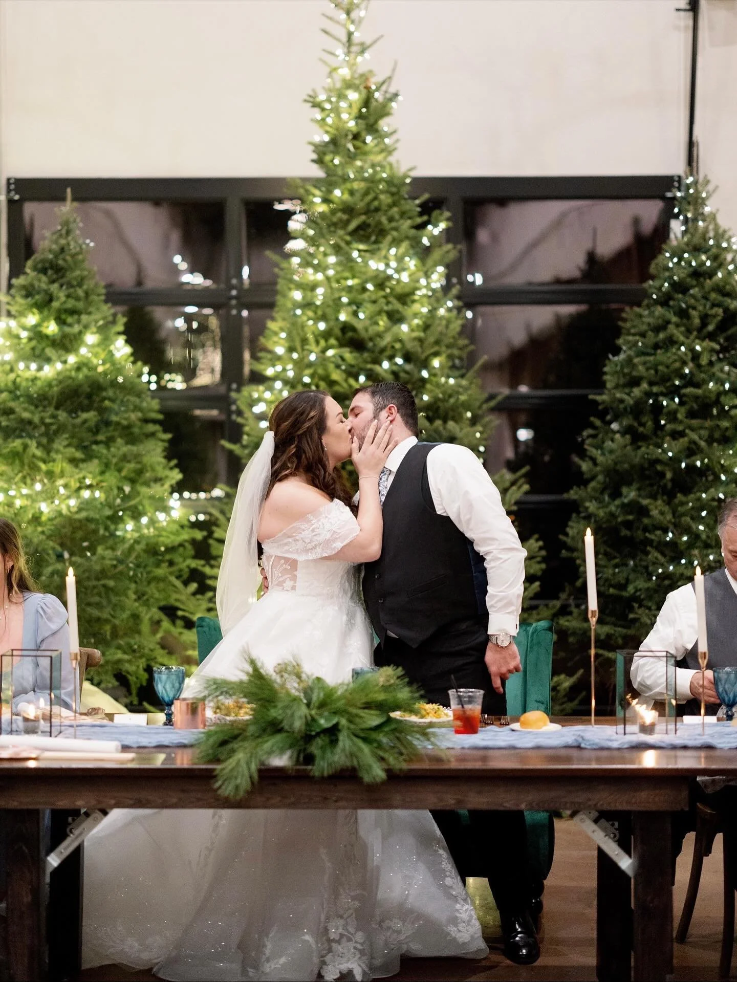 Almost a year later and we can still feel the magic of this day. Truly a winter wonderland filled with so much love🤍

📸: @amandanippoldtphoto