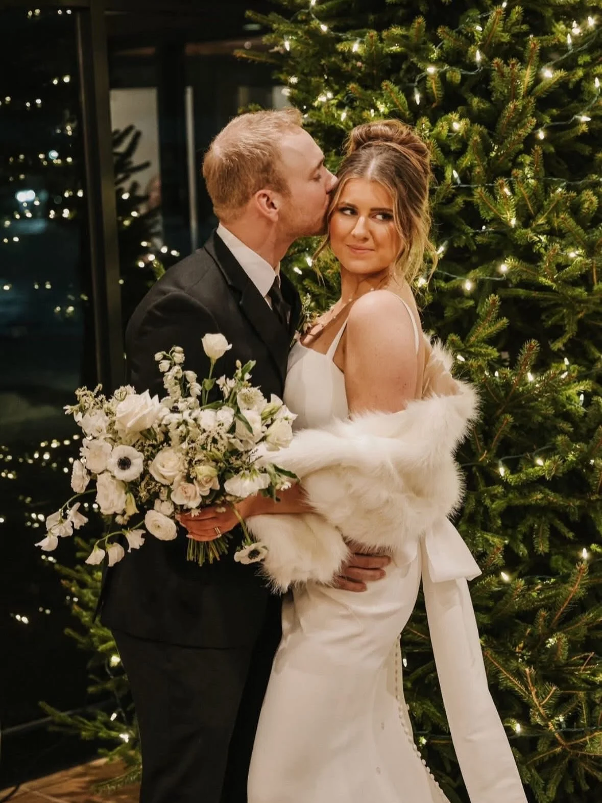 We are OBSESSED with winter weddings.

Our indoor venue and ceremony space creates a dreamy and magical celebration✨

12.5.25
Cheers to The Rasmussen&rsquo;s🥂

📸: @pkphotography0960