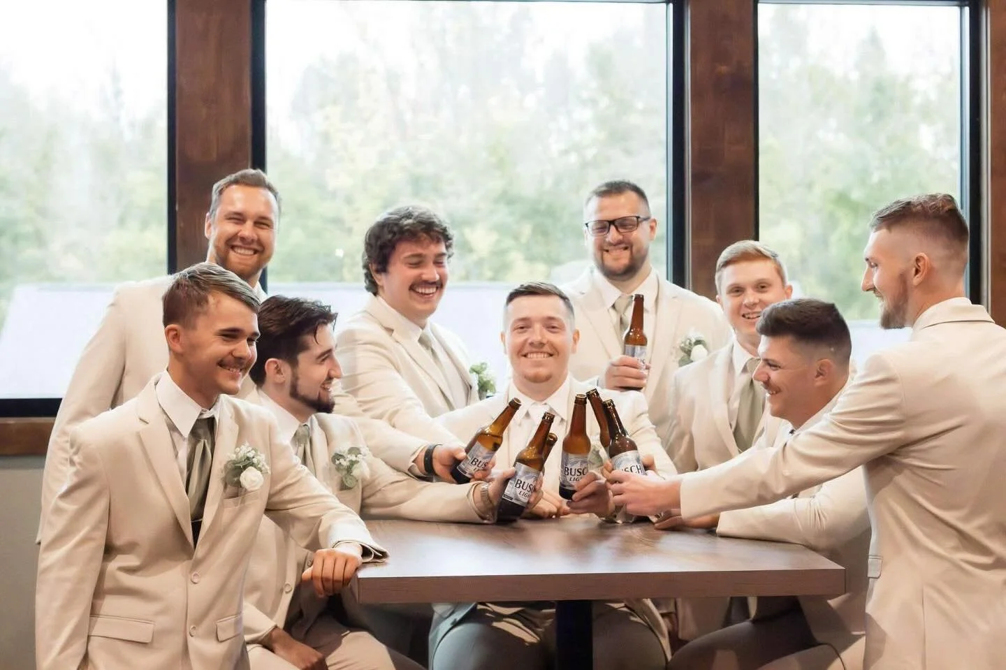 Good friends, good drinks. Our groom&rsquo;s room is the perfect space to kick off the wedding day. 🍻

📸: @goldengracecollection