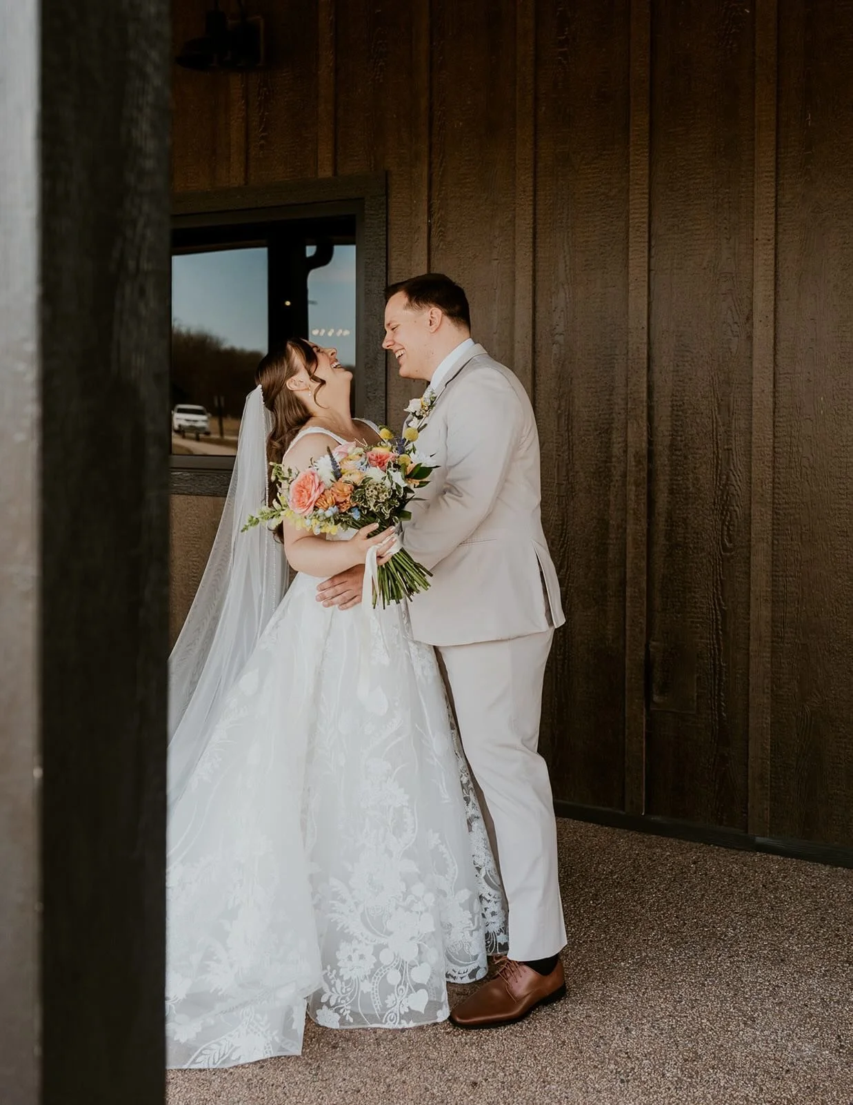 First looks hold some of the most special moments of the day💕

📸: @emerieleighphotography