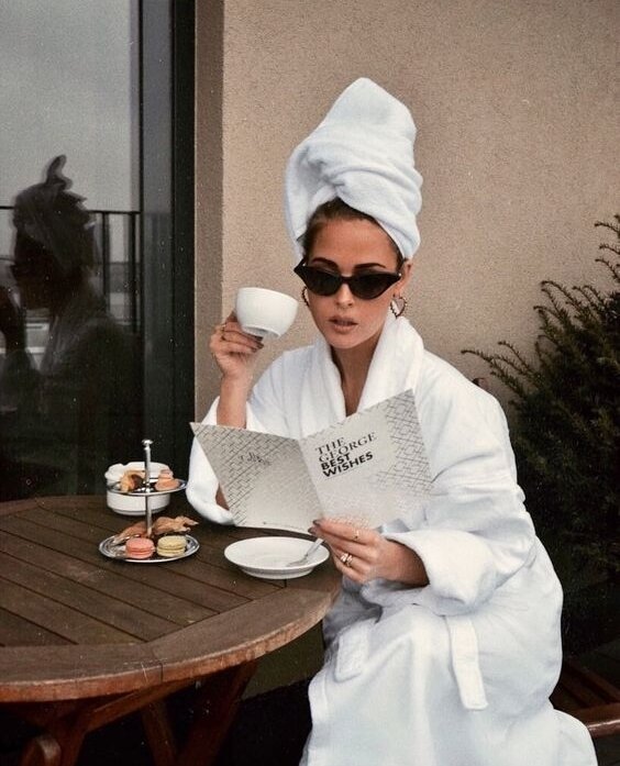 Heading into a holiday weekend like...⁠
⁠
In 3 emojis, tell us what your plans are for the weekend. We'll go first: 🥂 + 🛍️ + 💤⁠
⁠
Drop yours in the comments!⁠
.⁠
.⁠
📷: @thecut + @careergirldaily⁠
.⁠
.⁠
.⁠
#holidayweekend #blackfriday2022 #blackfr