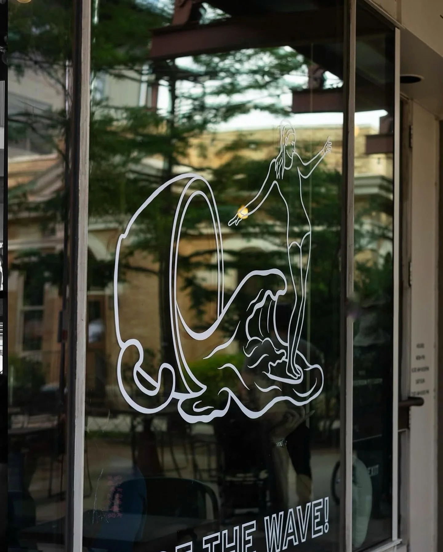 🌊 🏄&zwj;♀️ tgif- we can&rsquo;t wait to see you today, locals! 
📸: @kyleehutchinsonphoto