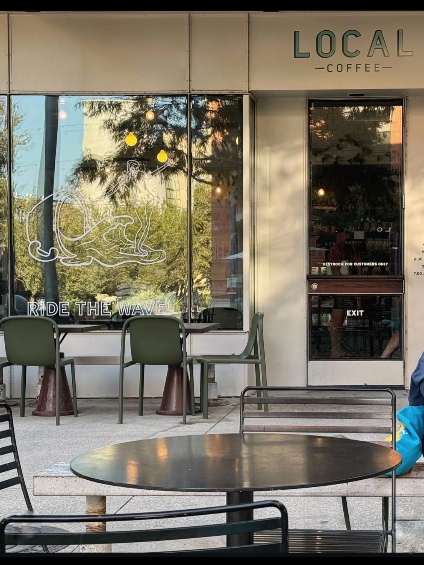 sleepy Sunday kicking off holiday week! we are here with the good good energy to get ya through it! 

📸: @stilettoesdiva