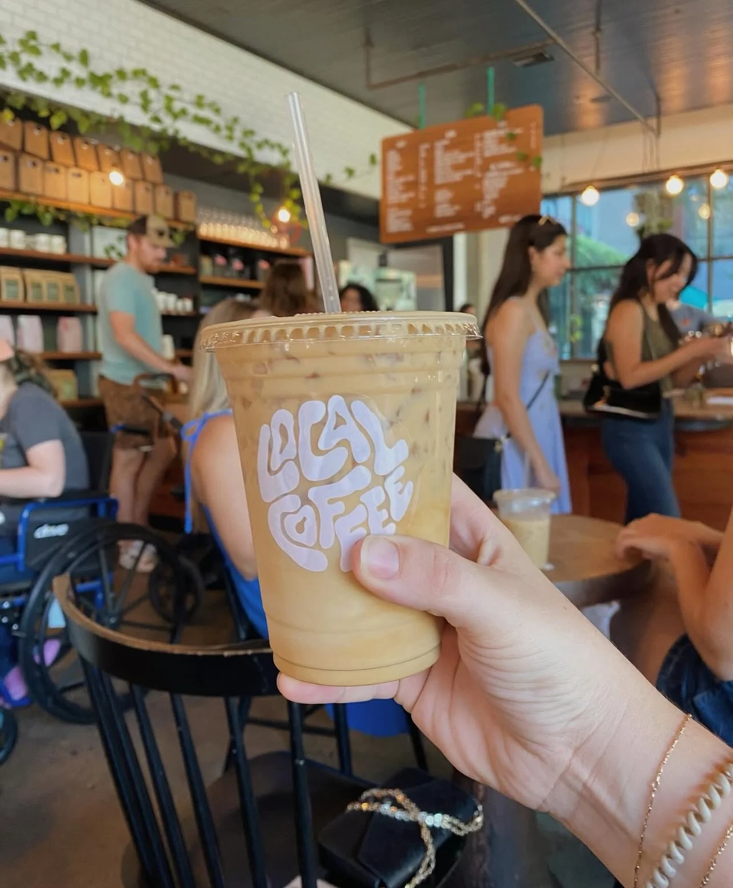 MONDAY 🤝 GINGERBREAD LATTE
come throughhhhh!

📸: @zoieelaineyoung