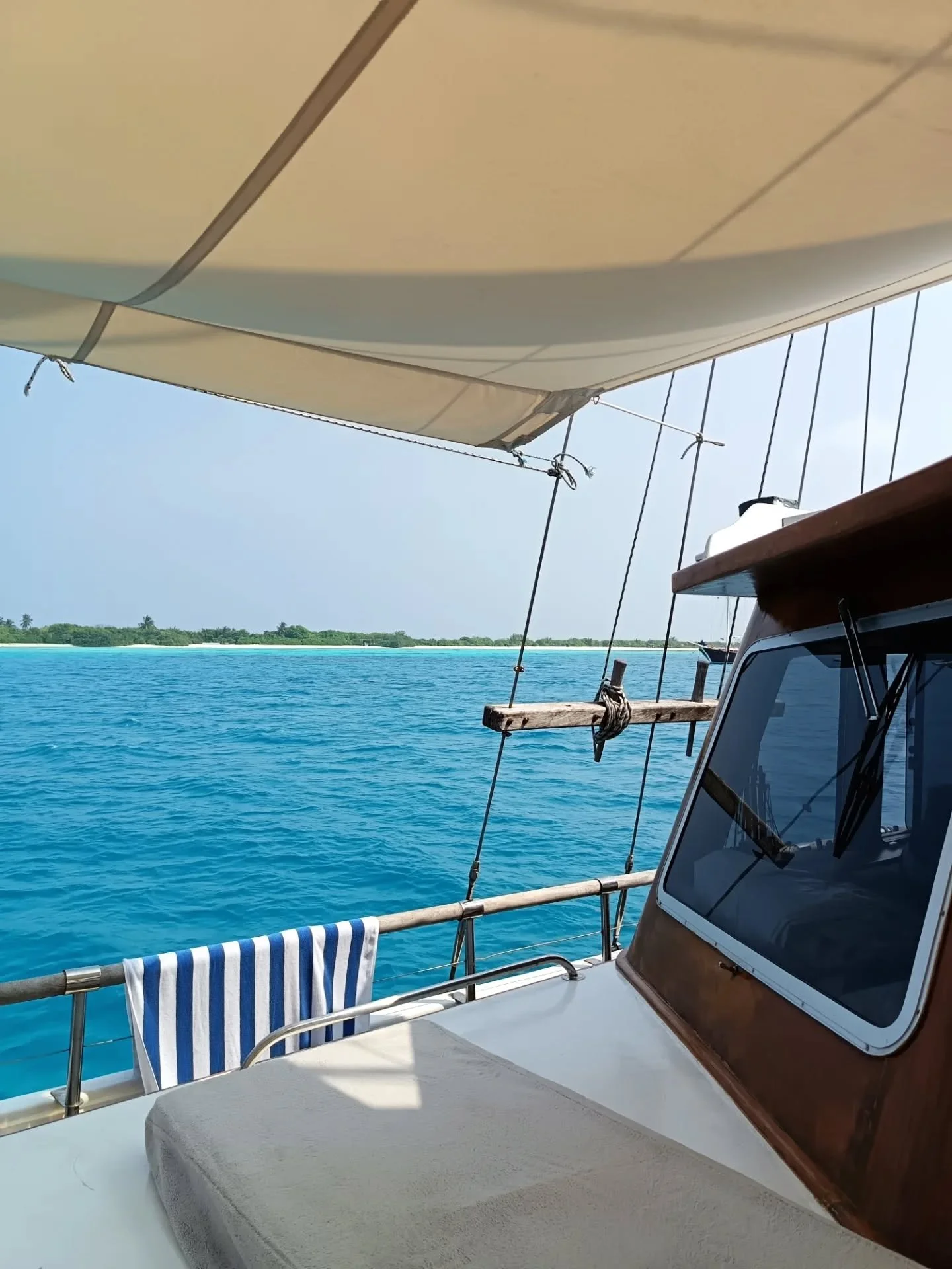 Pearl 111 liveaboard floating somewhere in the middle of the Indian Ocean 🌊

#pearl111 #liveaboard #maldivestrip #yachtcharter #cruises