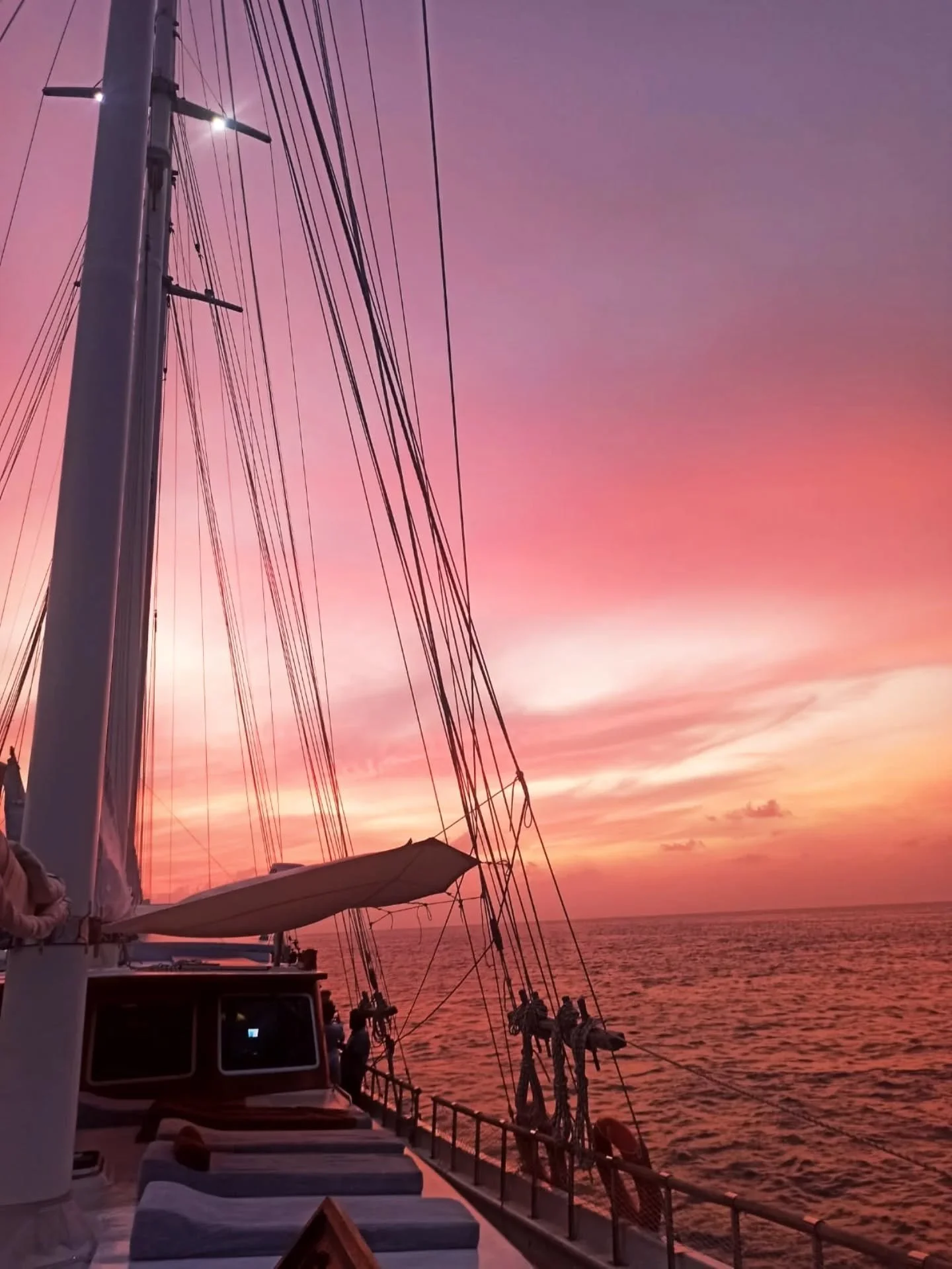 Sunset at sea is magical 🧡

#pearl111 #liveaboard #maldivestrip #yachtcharter #visitmaldives